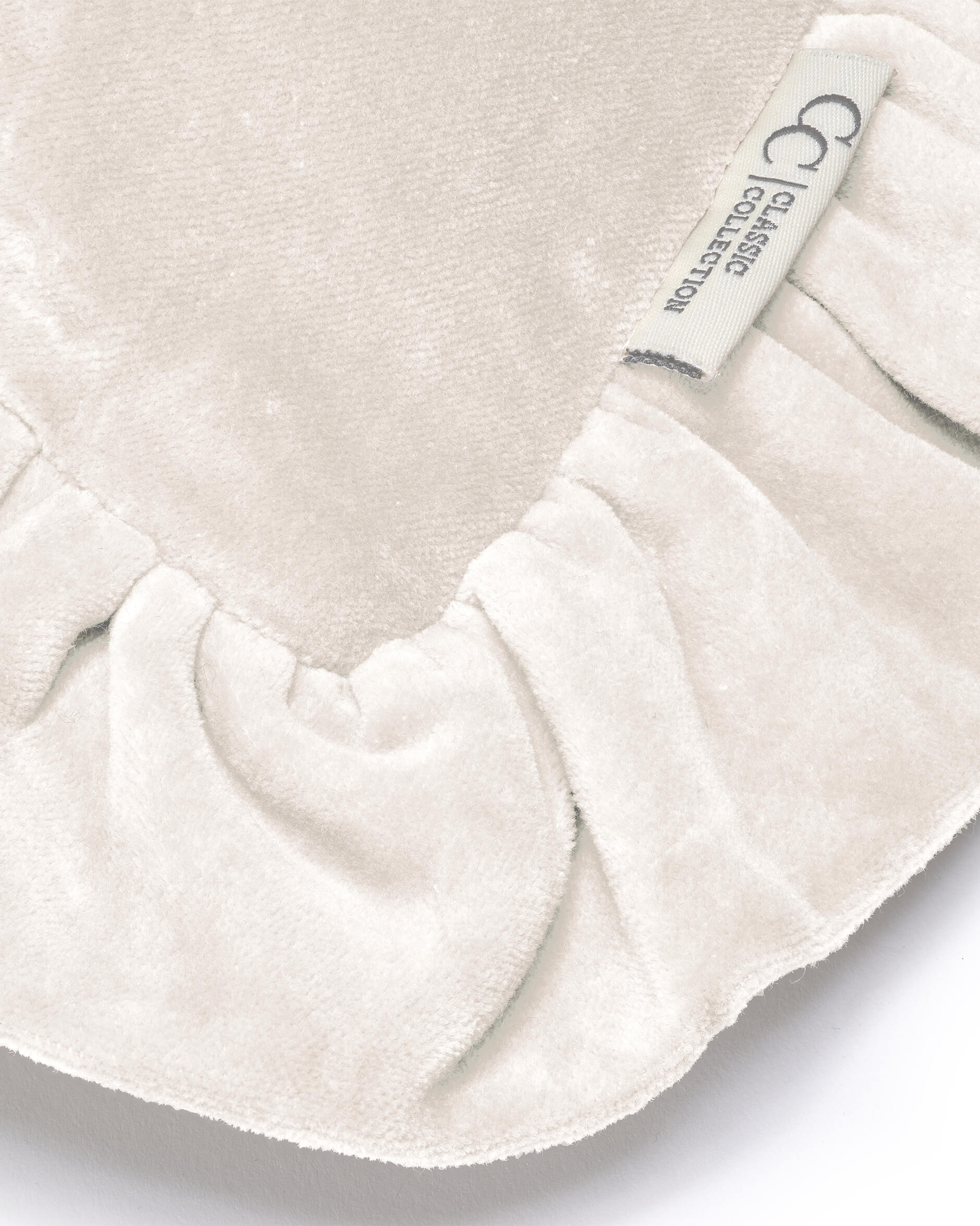 Frilled kuddfodral off-white