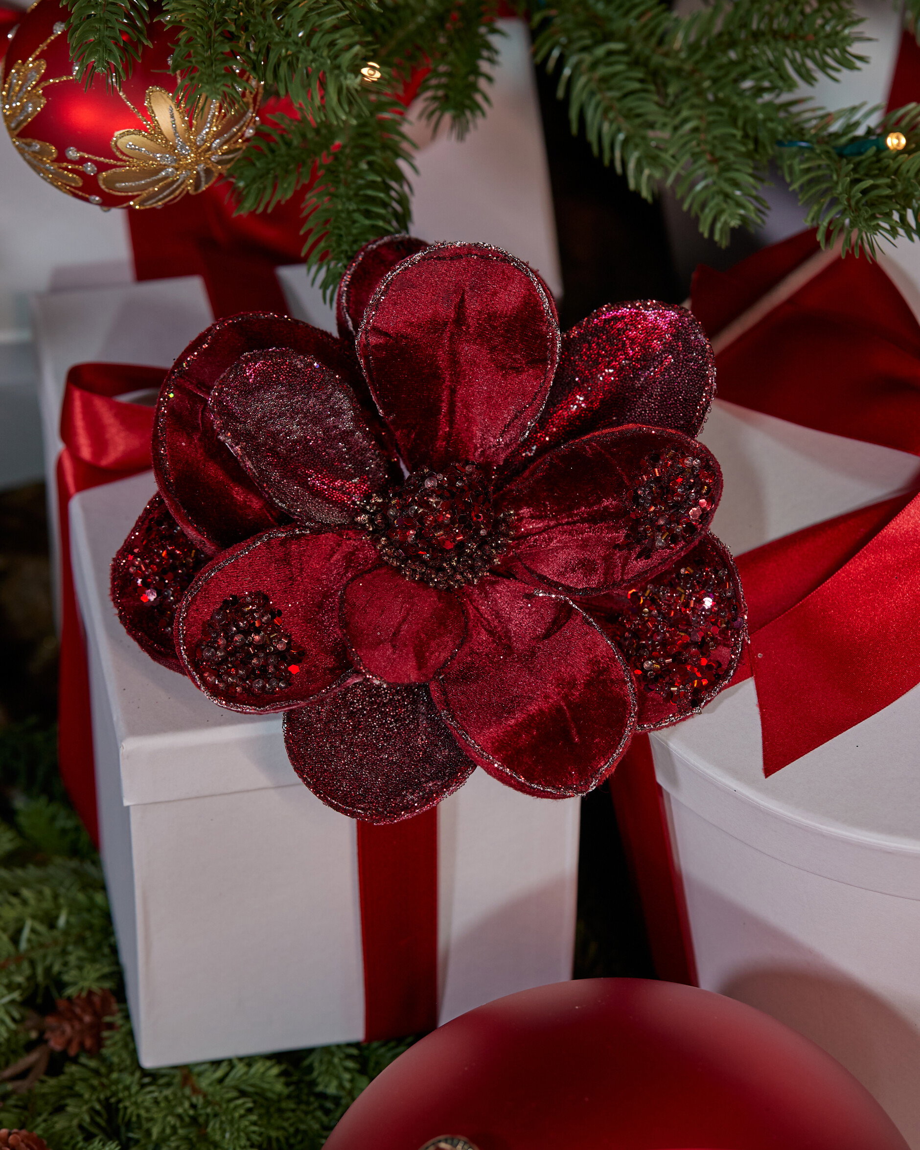 Magnolia dekorationskvist vinröd