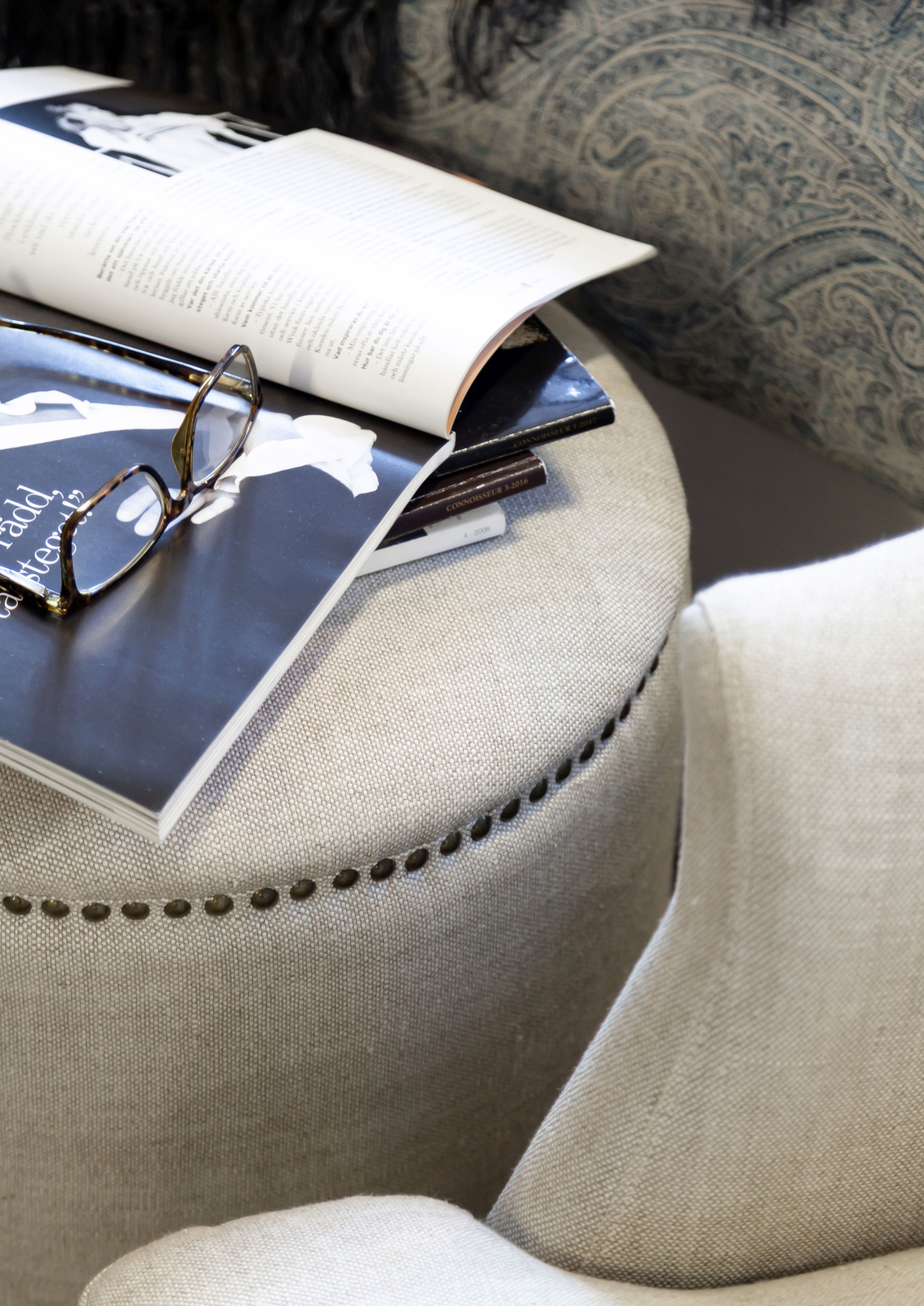 Nice fotpall linen sand