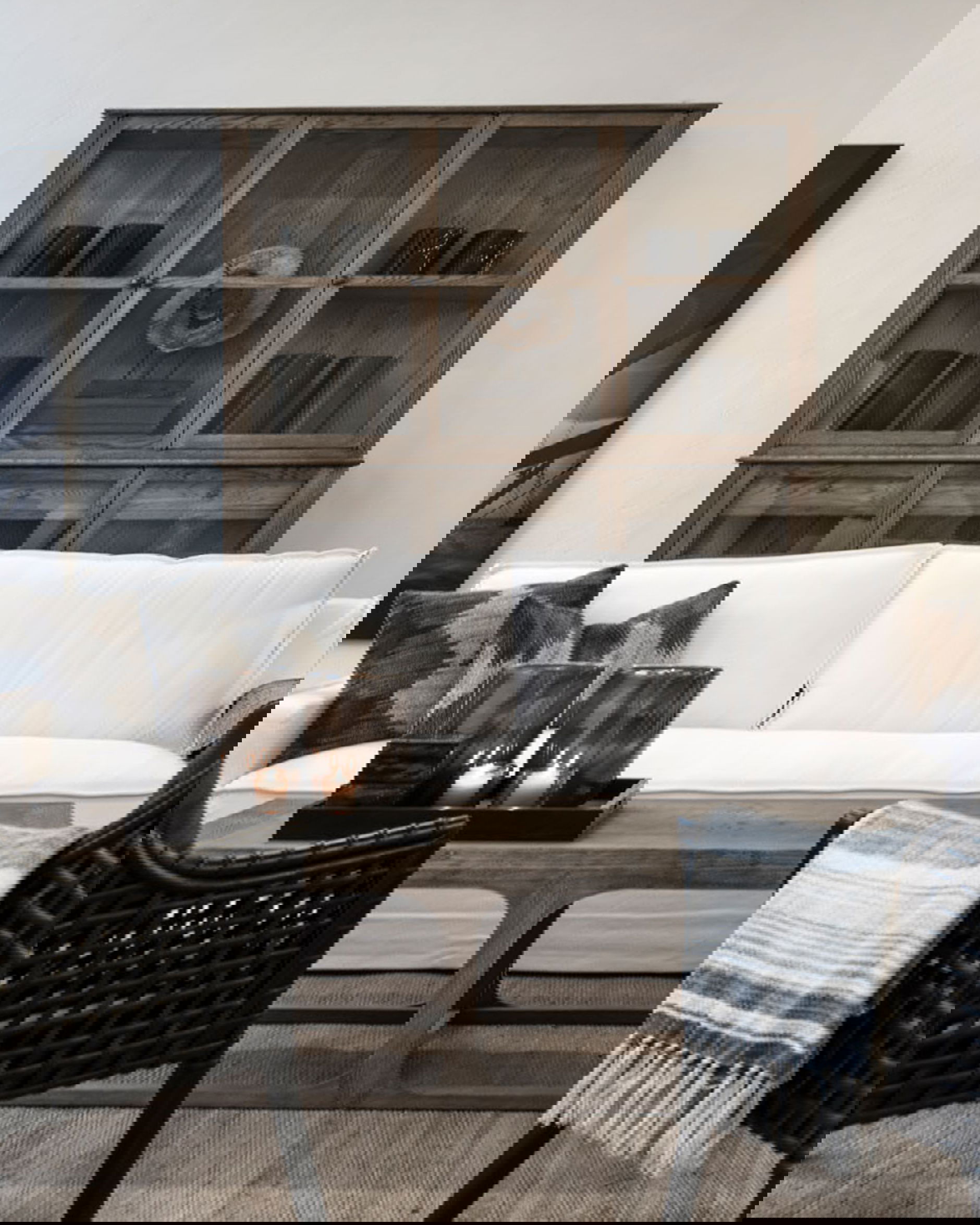 Denver vitrinskåp brun