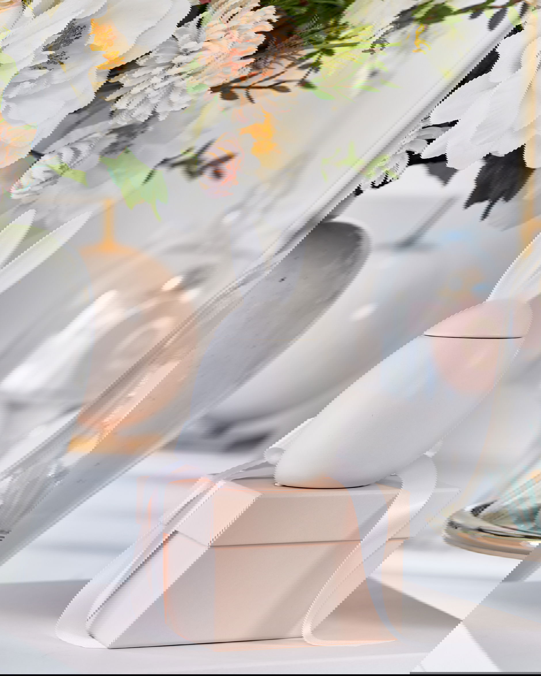 Mona candy hide white