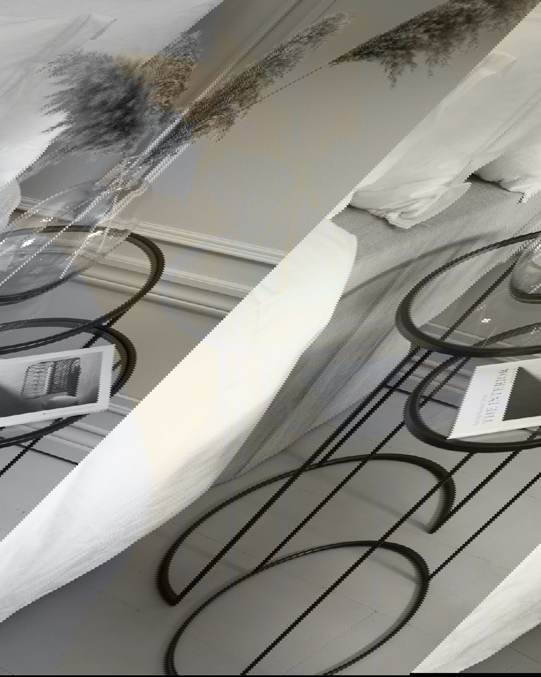 Flatiron sidobord svart