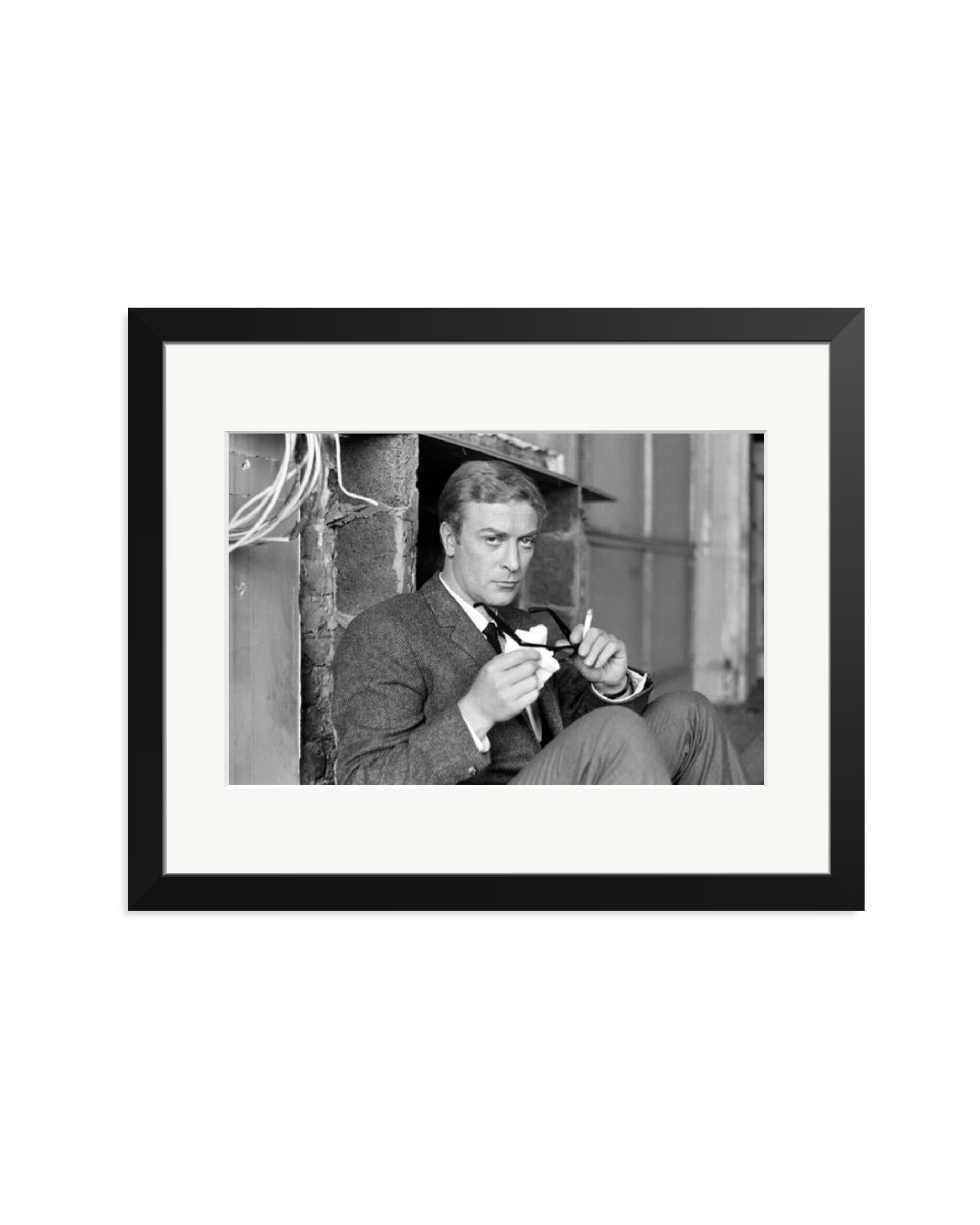 Caine on the set Black / Medium