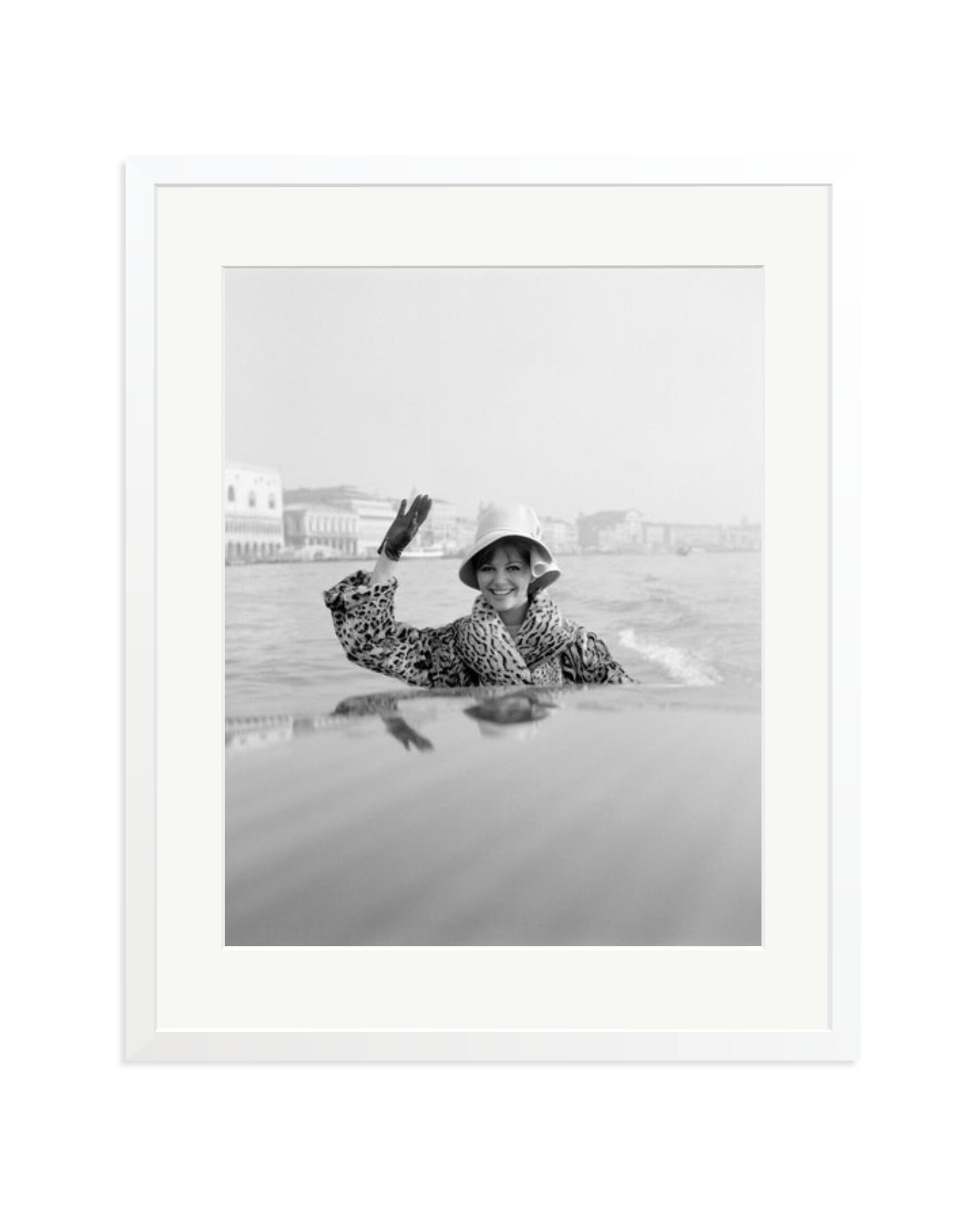 Cardinale in Venice, 1960 White / XL