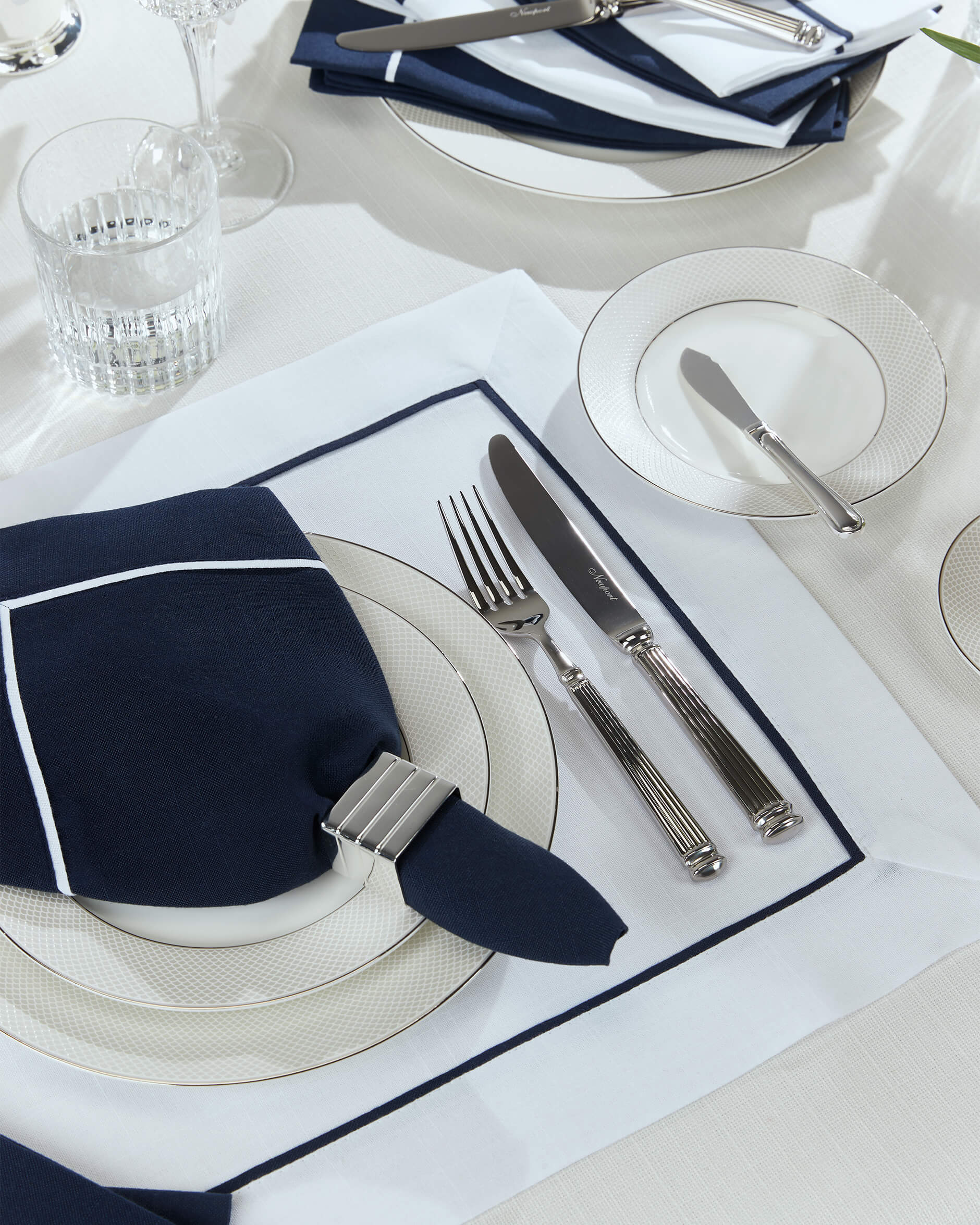 Castleford bordstablett vit/blå