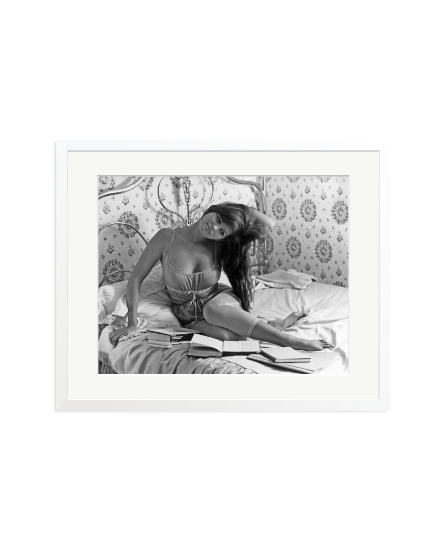In Bed with Cardinale White / XL