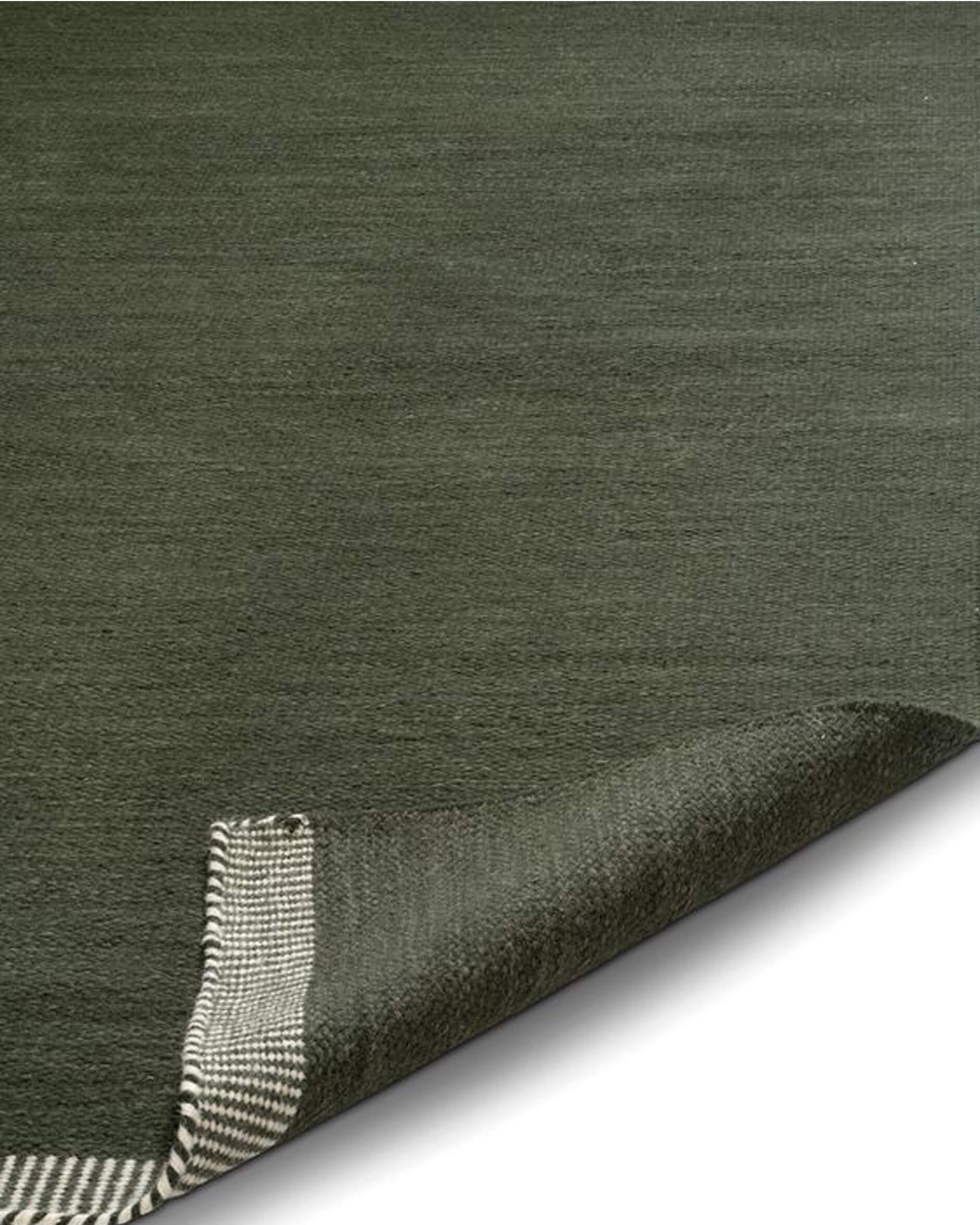 Pure matta skogsgrön