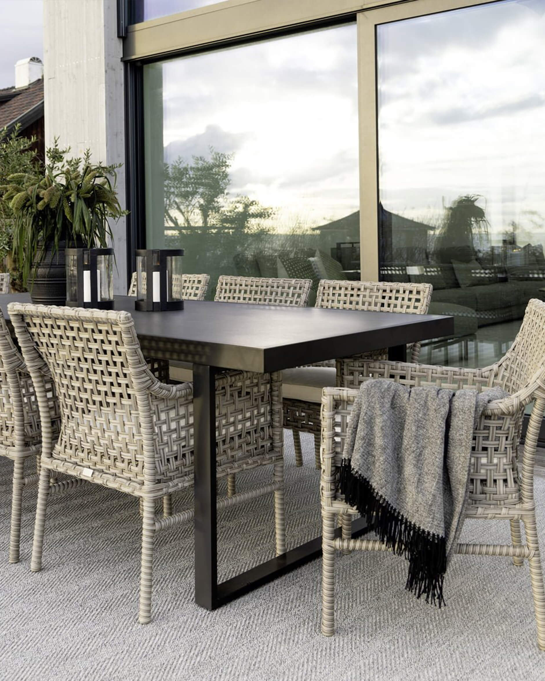 Romano matbord grafit