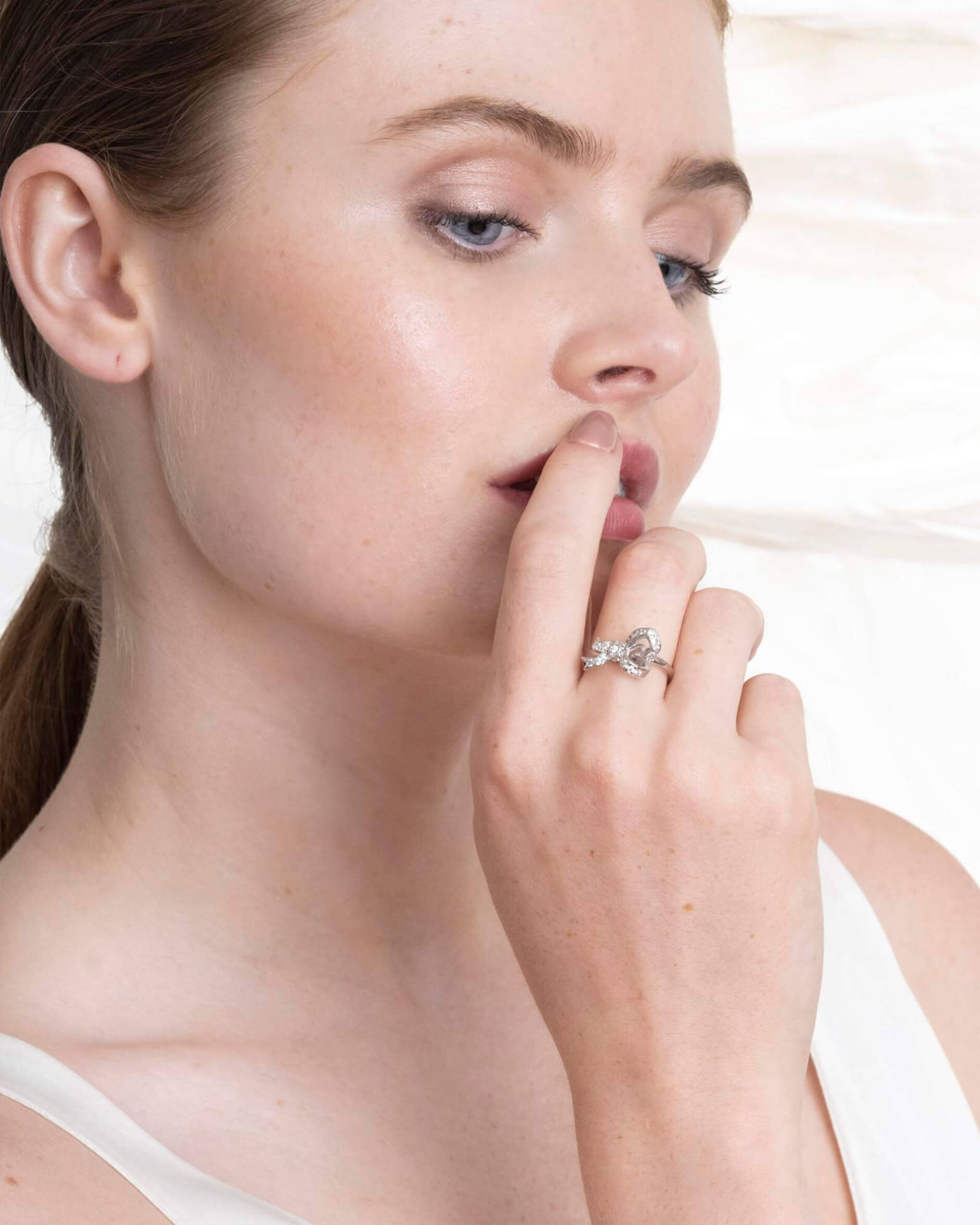 Versailles Bow Ring Crystal