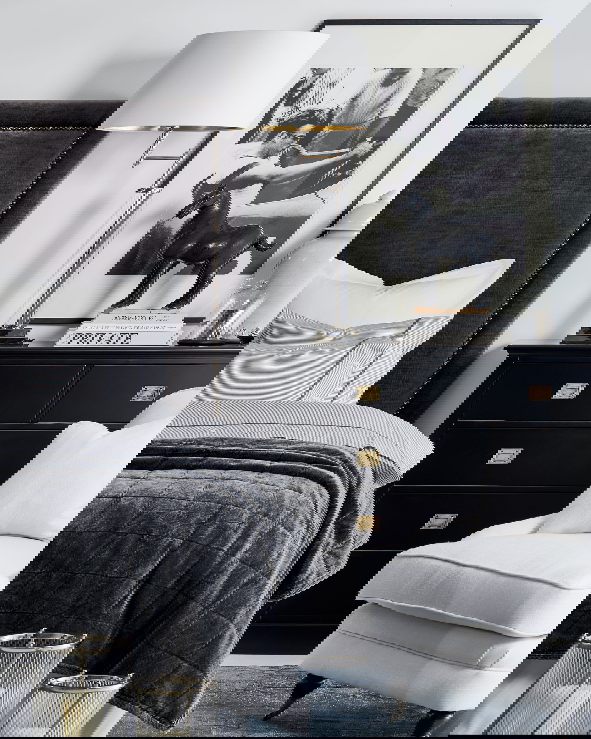 Tang häst skulptur svart