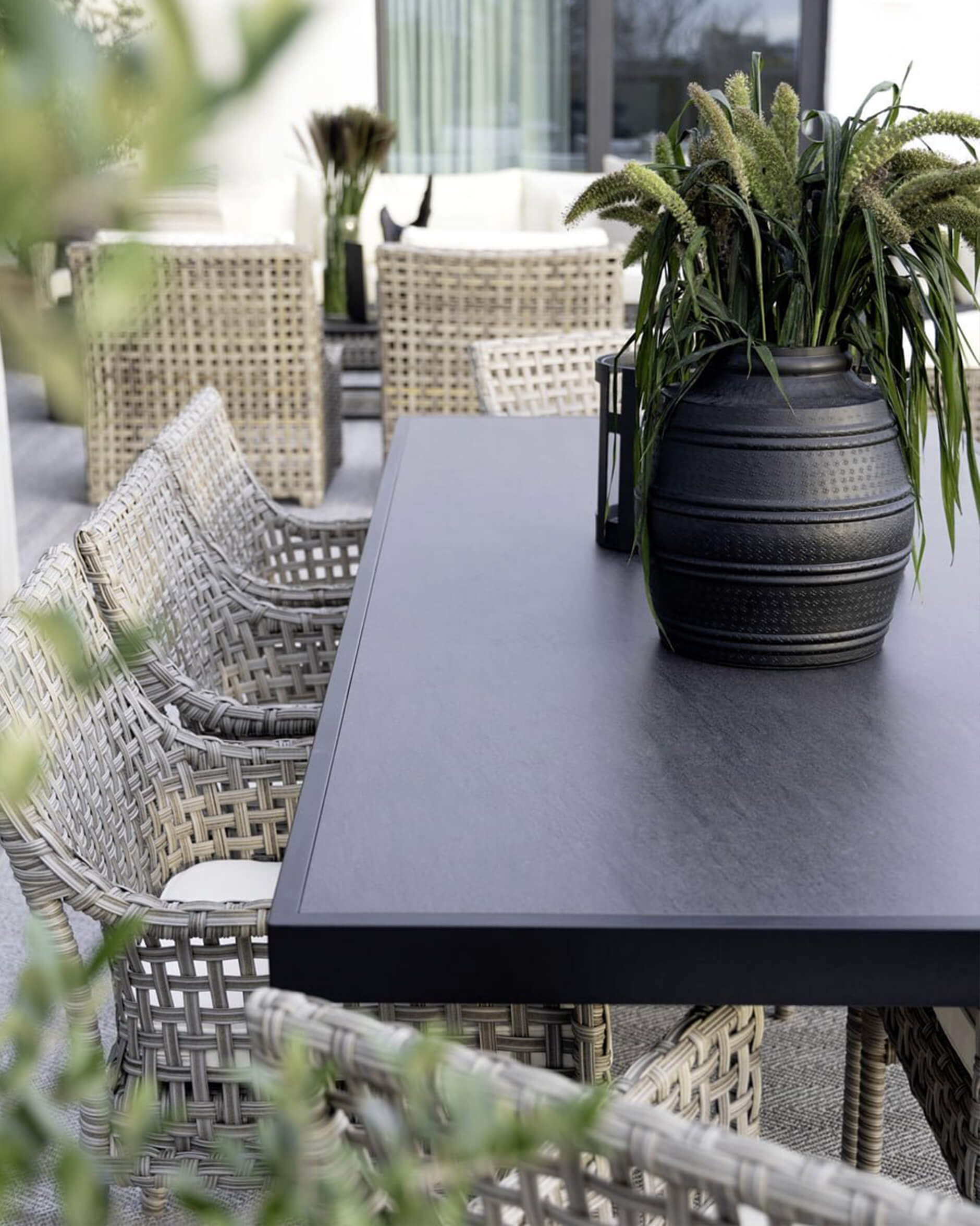 Romano matbord grafit