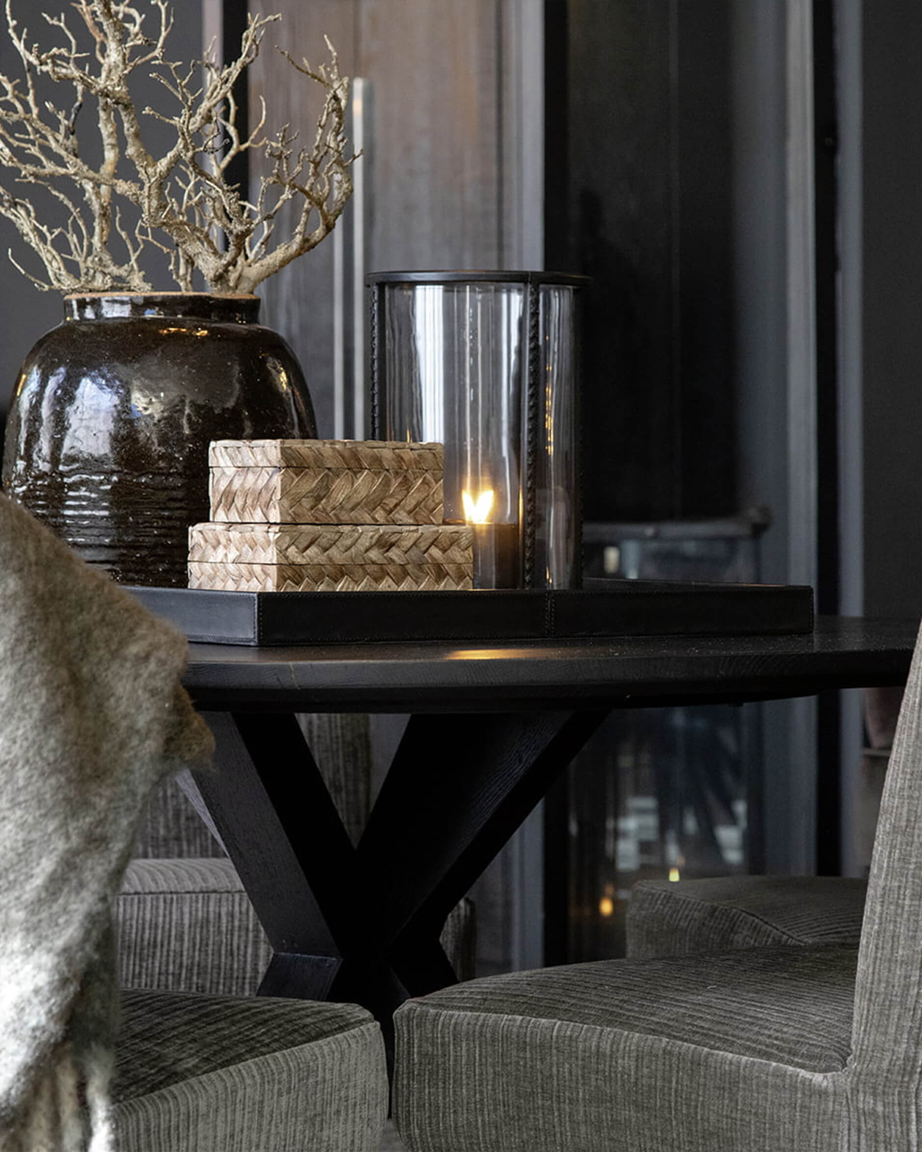 Tree matbord rund svart