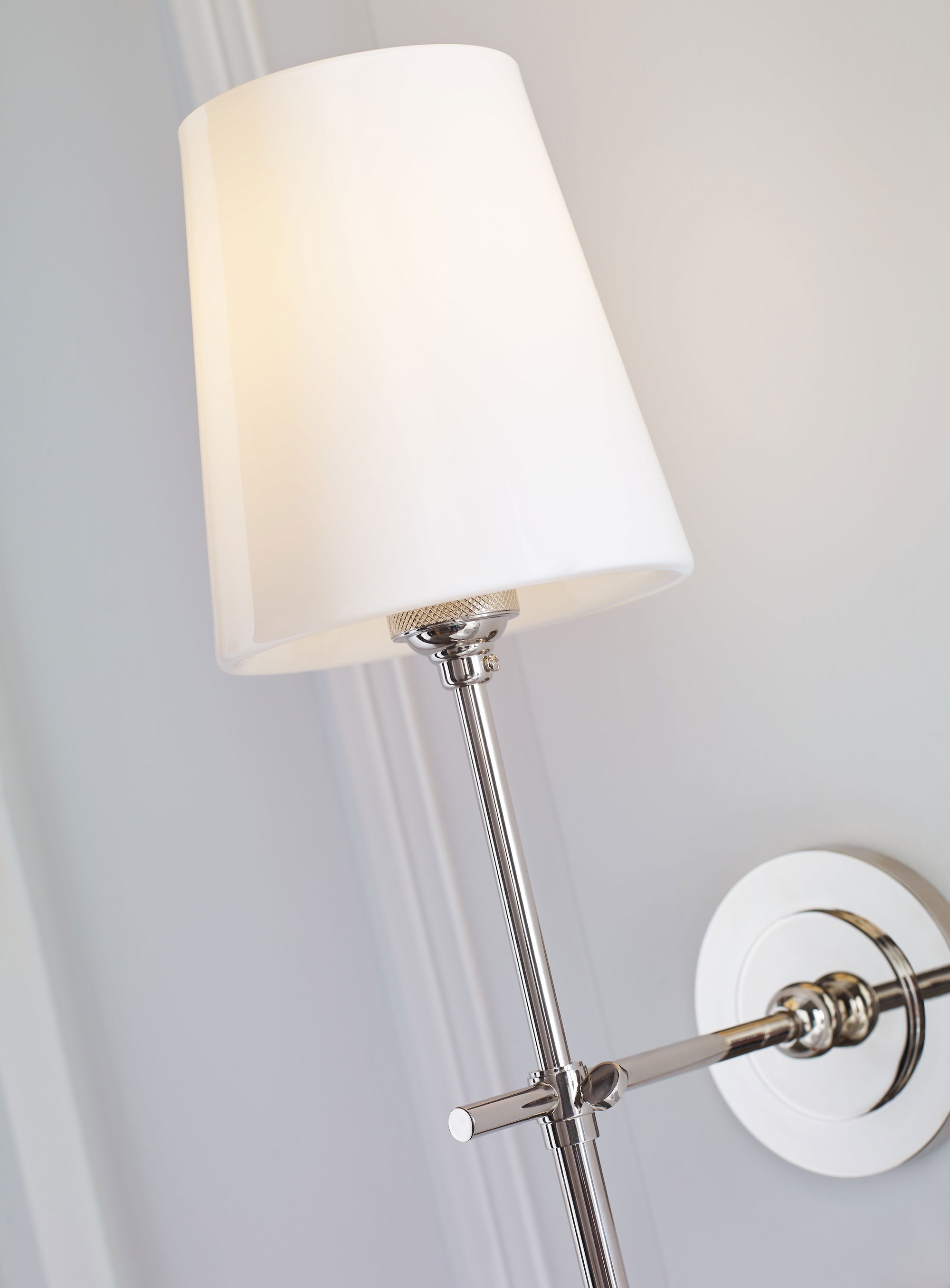 Bryant vägglampa nickel/vit