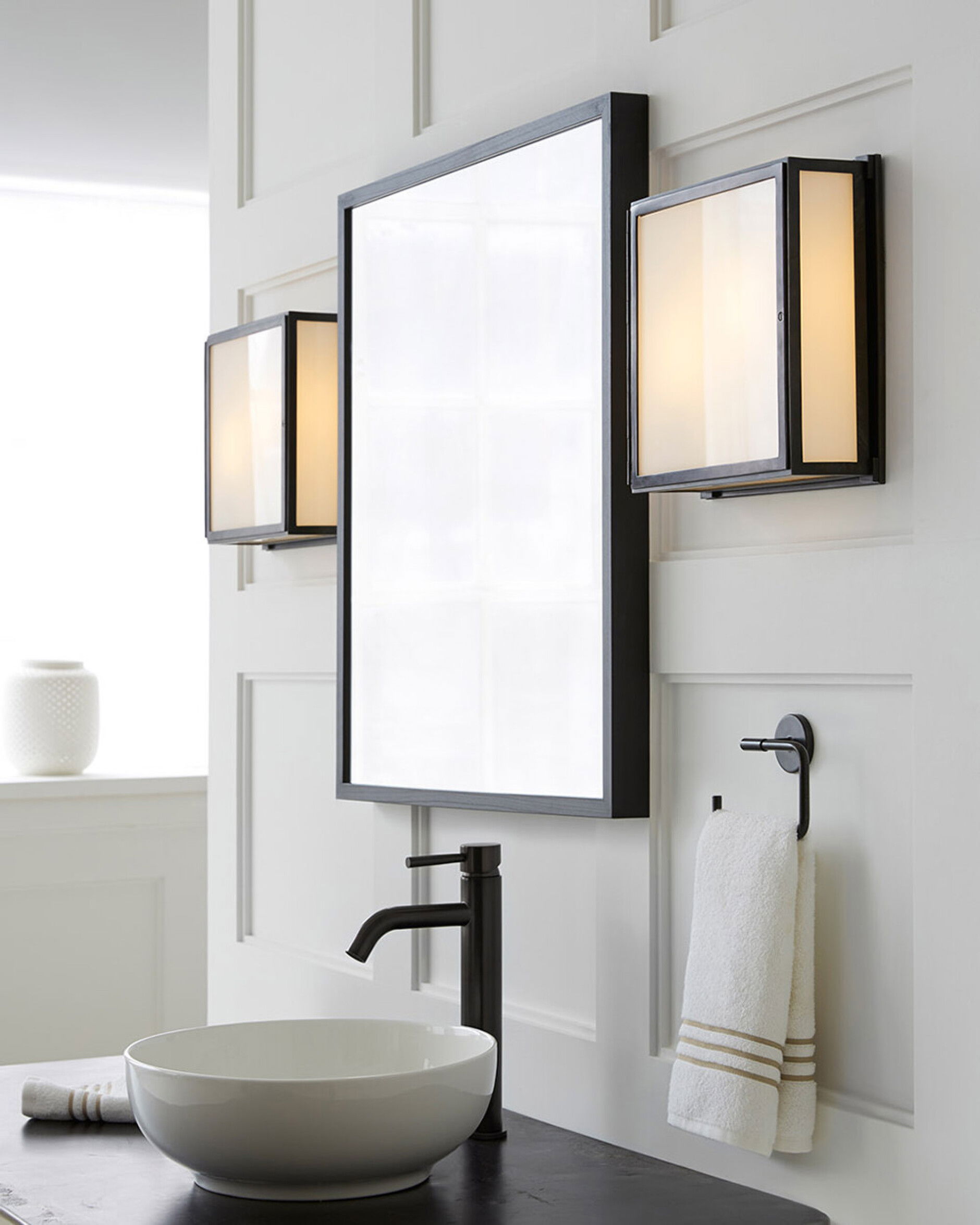 Mercer vägglampa kvadrat brons