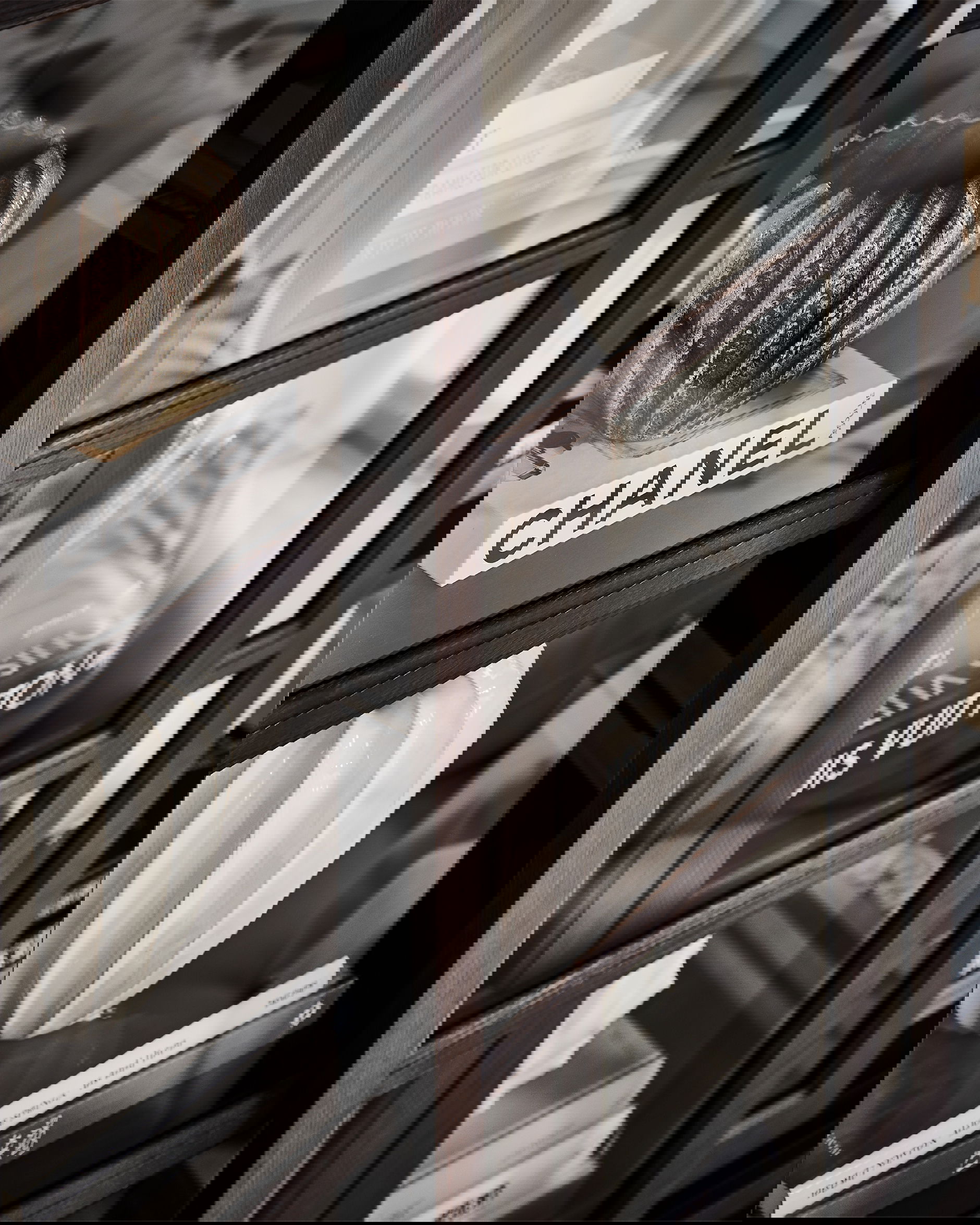 Assonet vitrinskåp mountain wenge