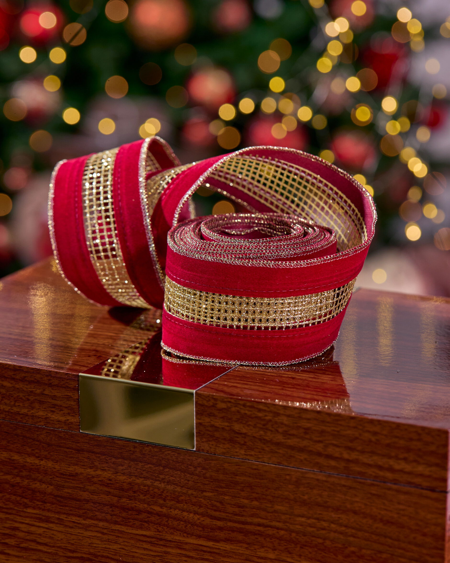 Eleanor textiellint rood/goud 4,5 m