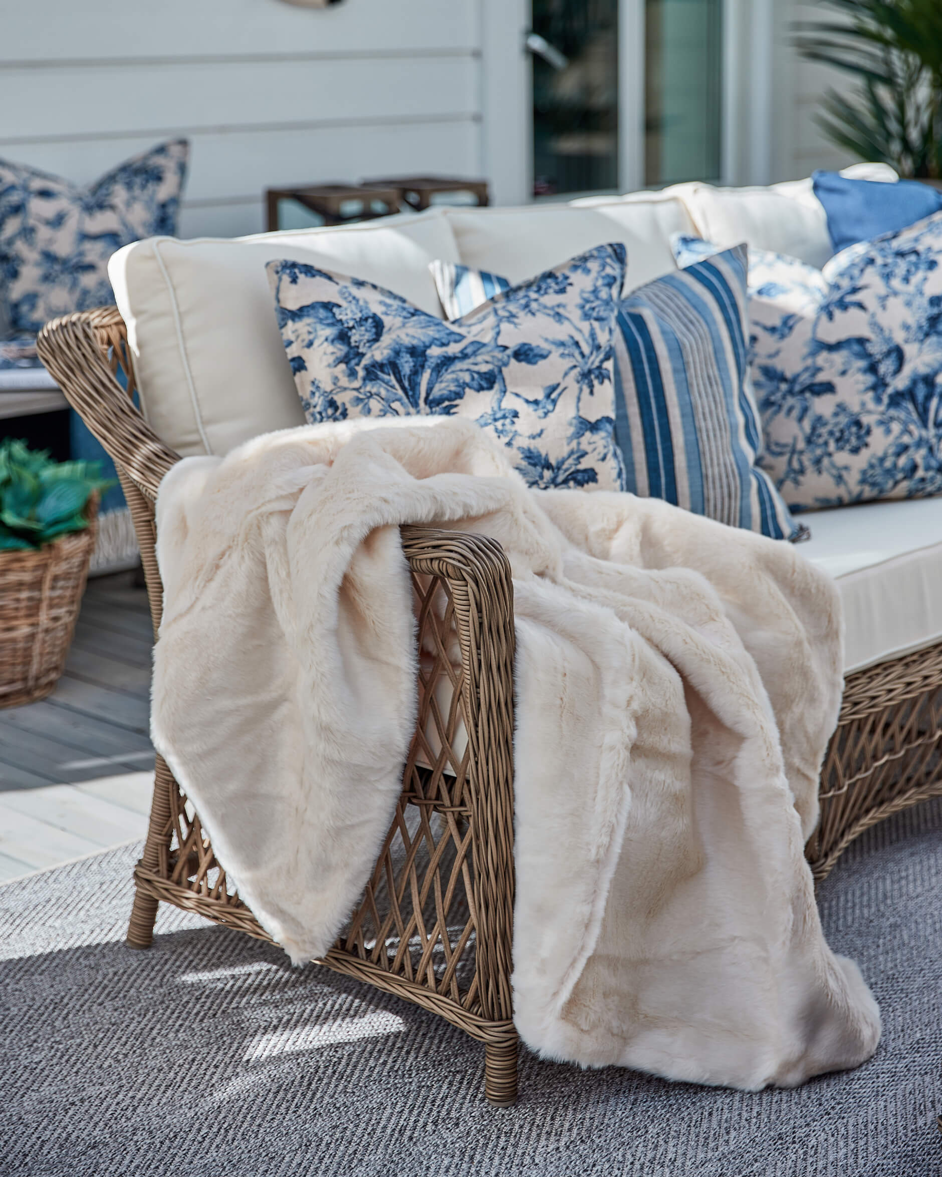 Aspen Throw Polar Bear