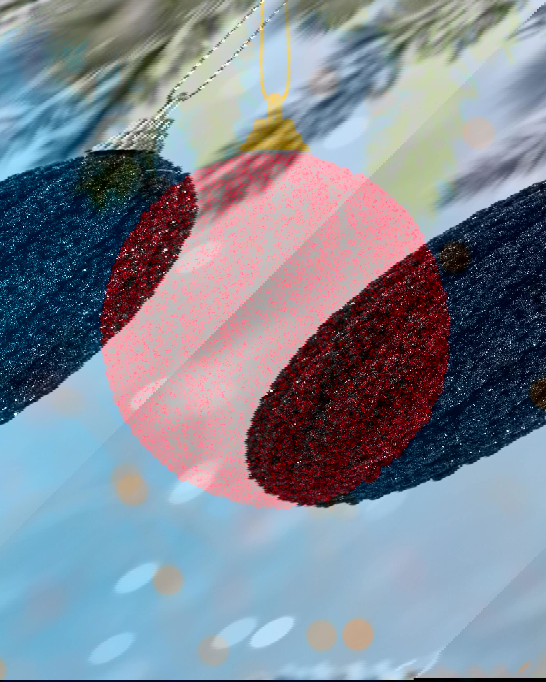 Dennis-joulupallo, viininpunainen