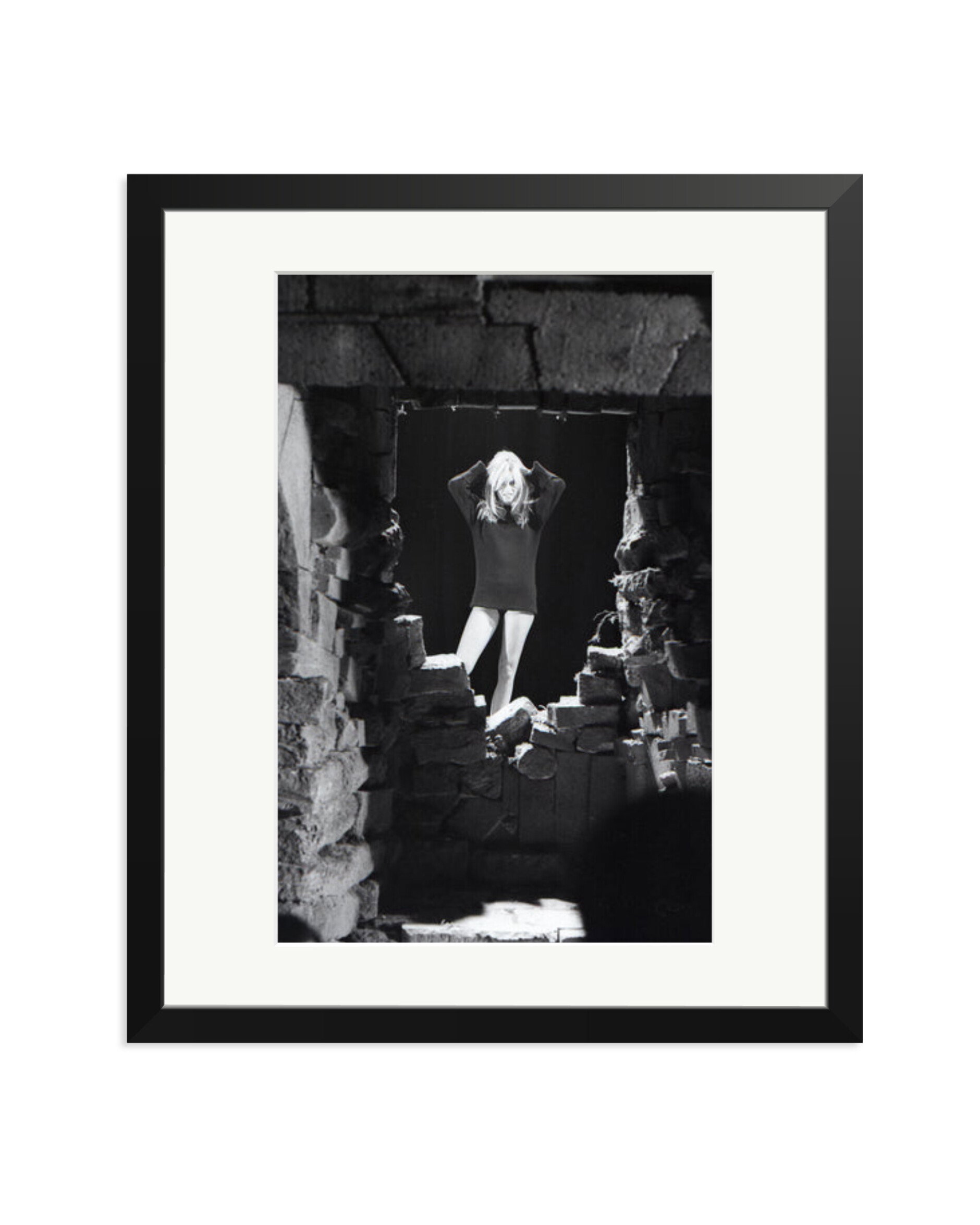 Bardot on the set of 'Skalako' Black / Large