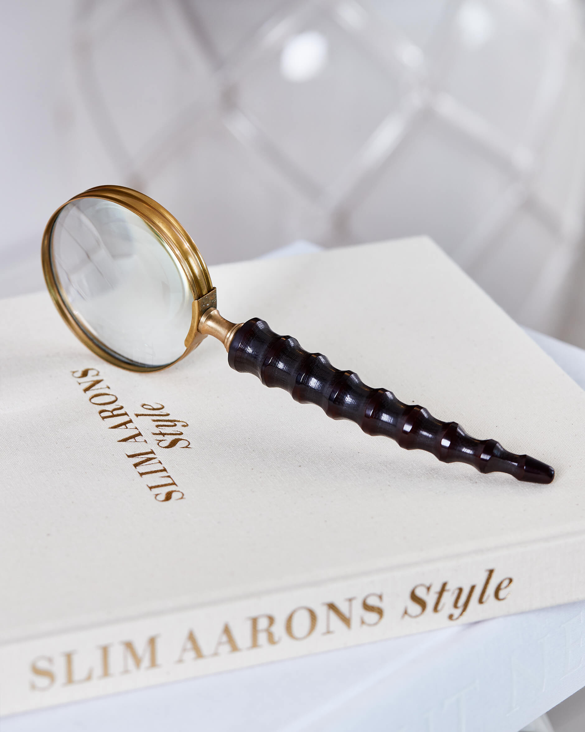 Julien-suurennuslasi, ruskea