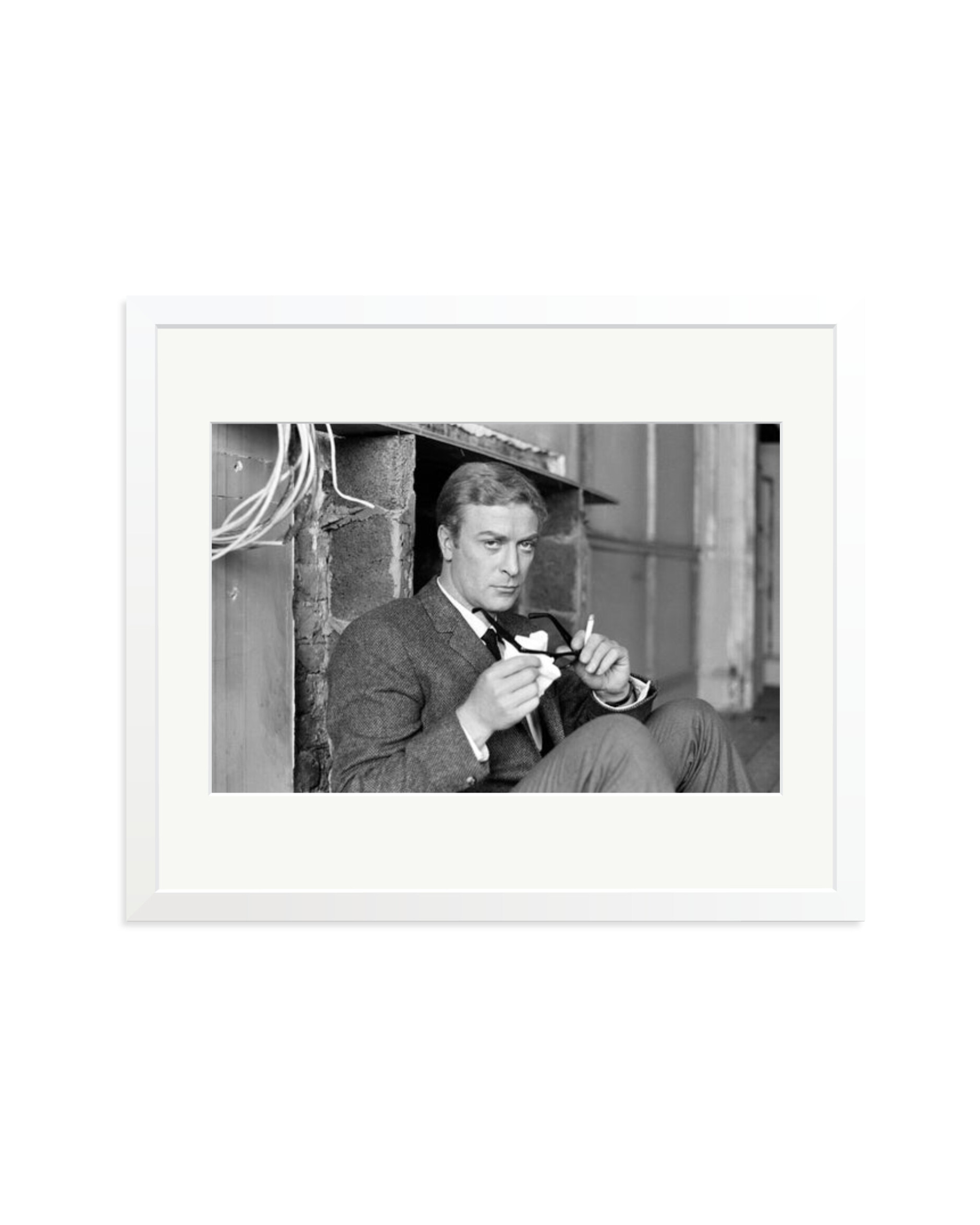 Caine on the set White / Large