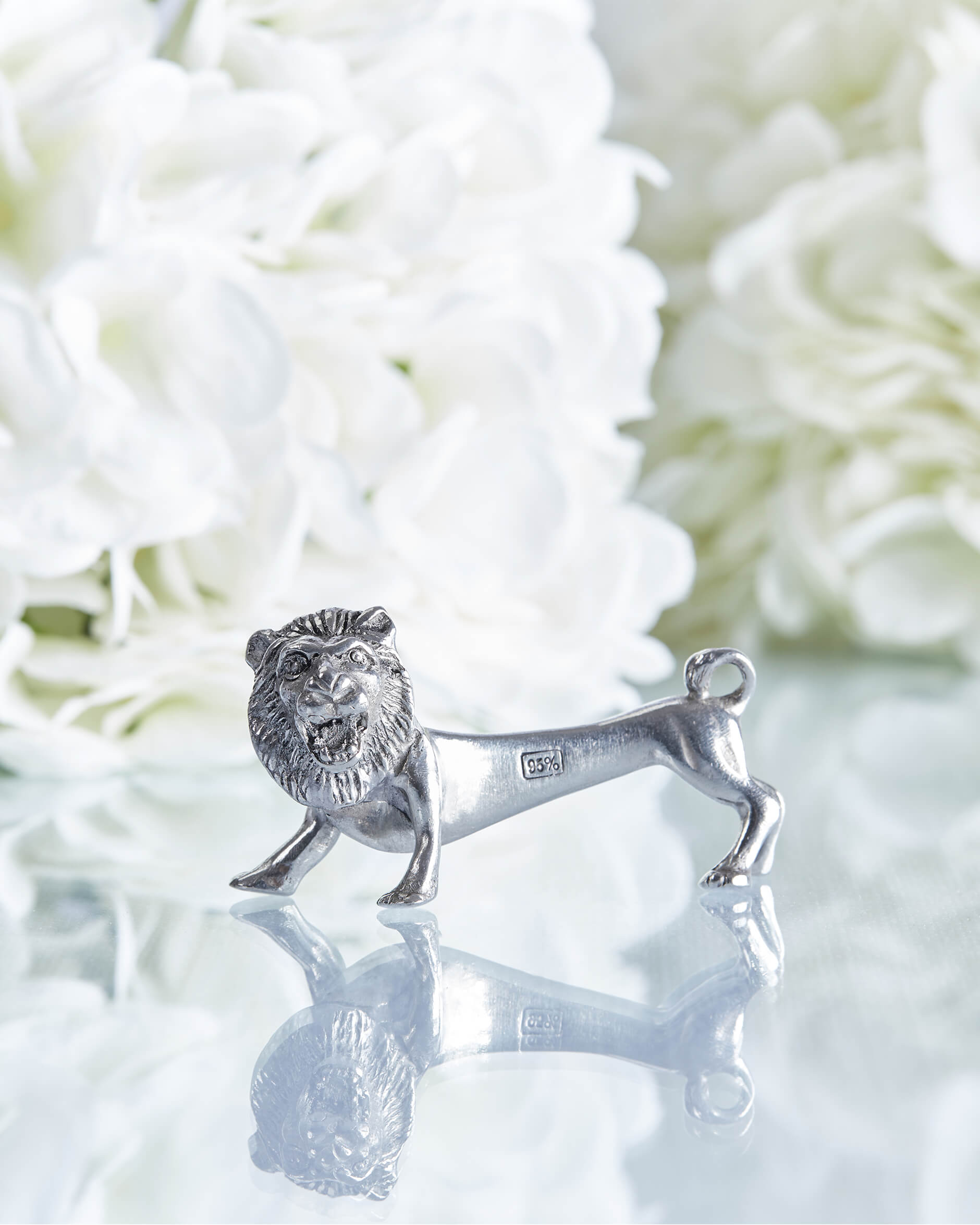 Knivstøtte i tinn formet som løve