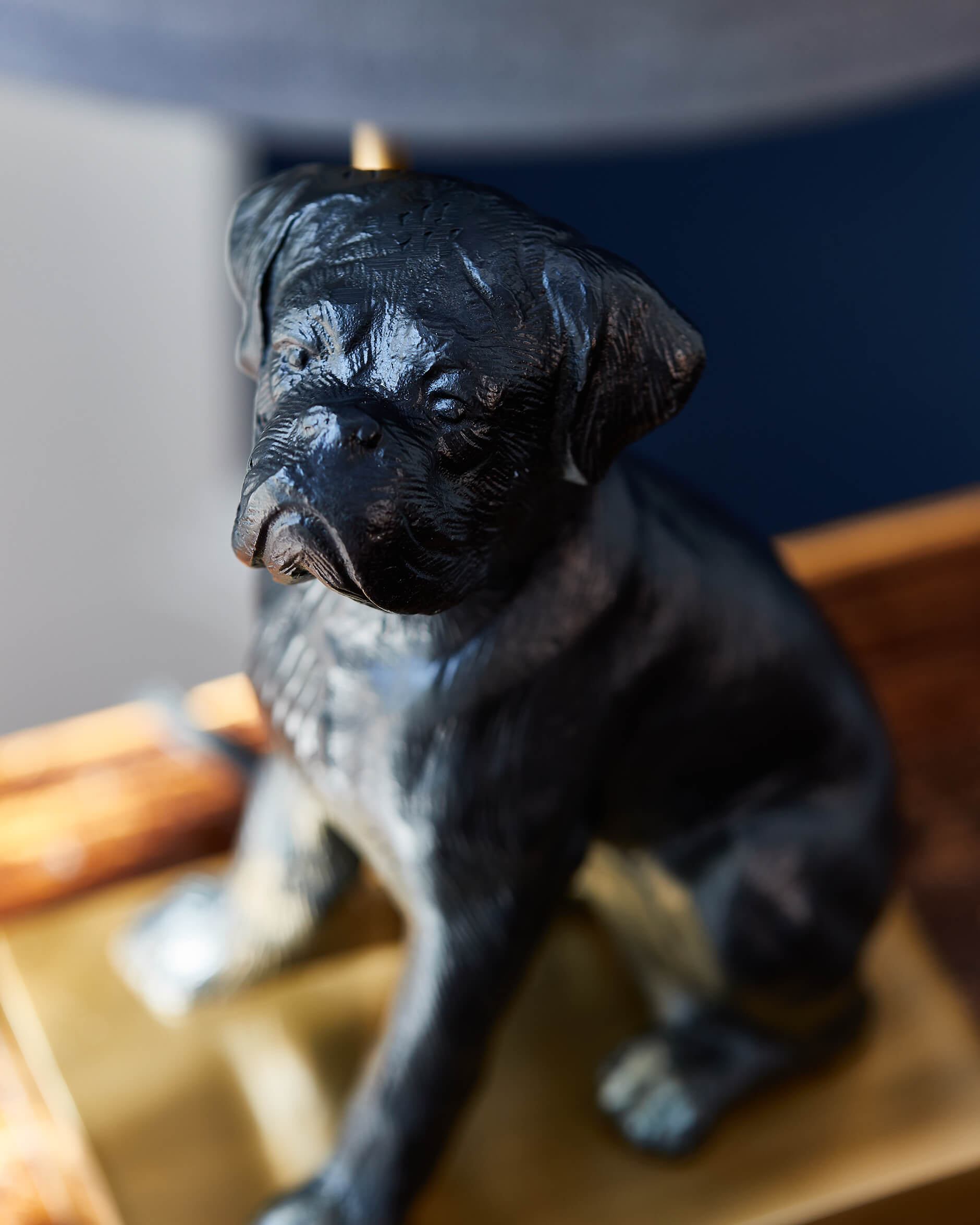 Hund bordslampa svart/guld