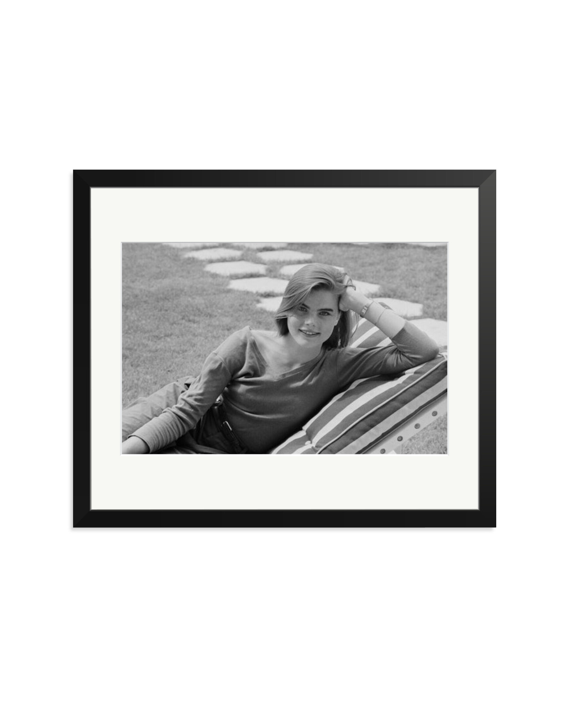 Mariel Hemingway Black / Large