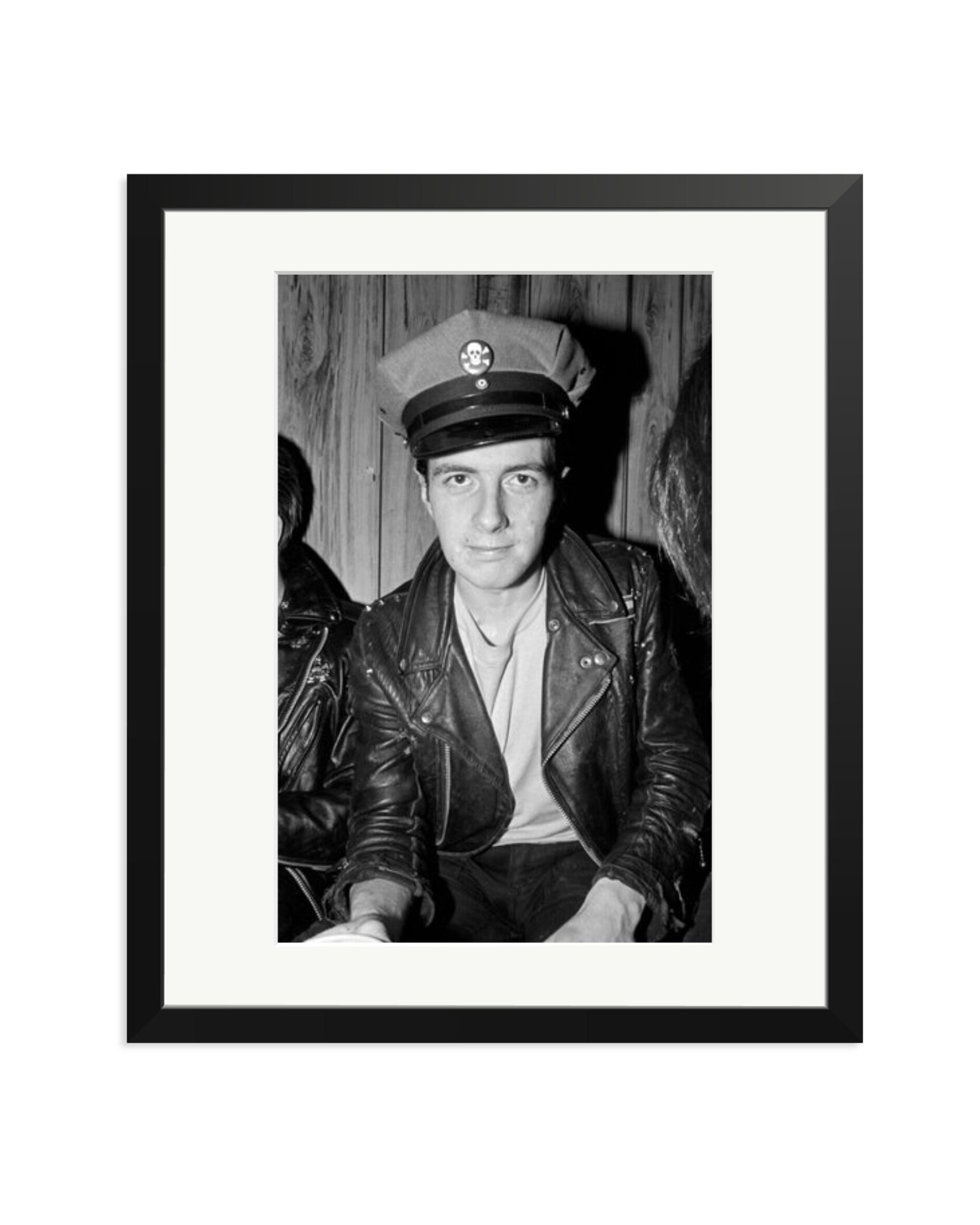 Joe Strummer of The Clash backstage 1979 Black / Large