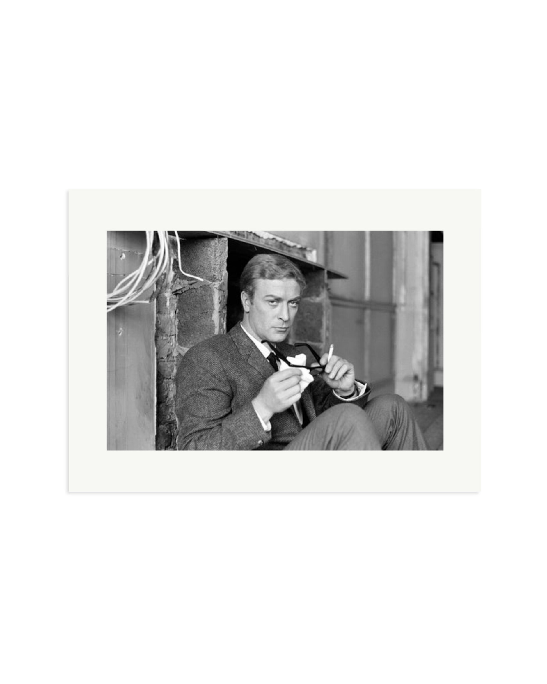 Caine on the set Print Only / XL
