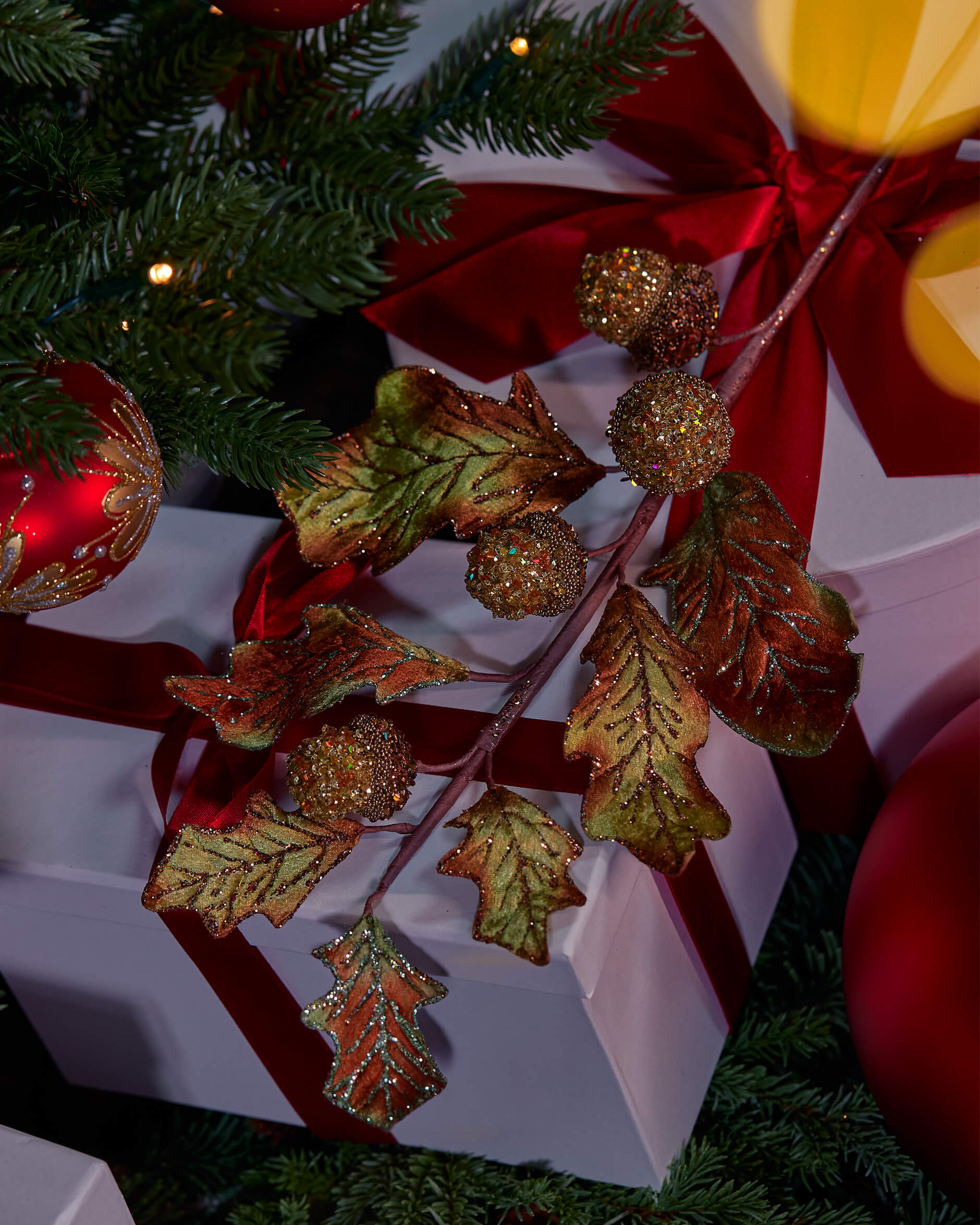 Dekorationszweig mit Eicheln