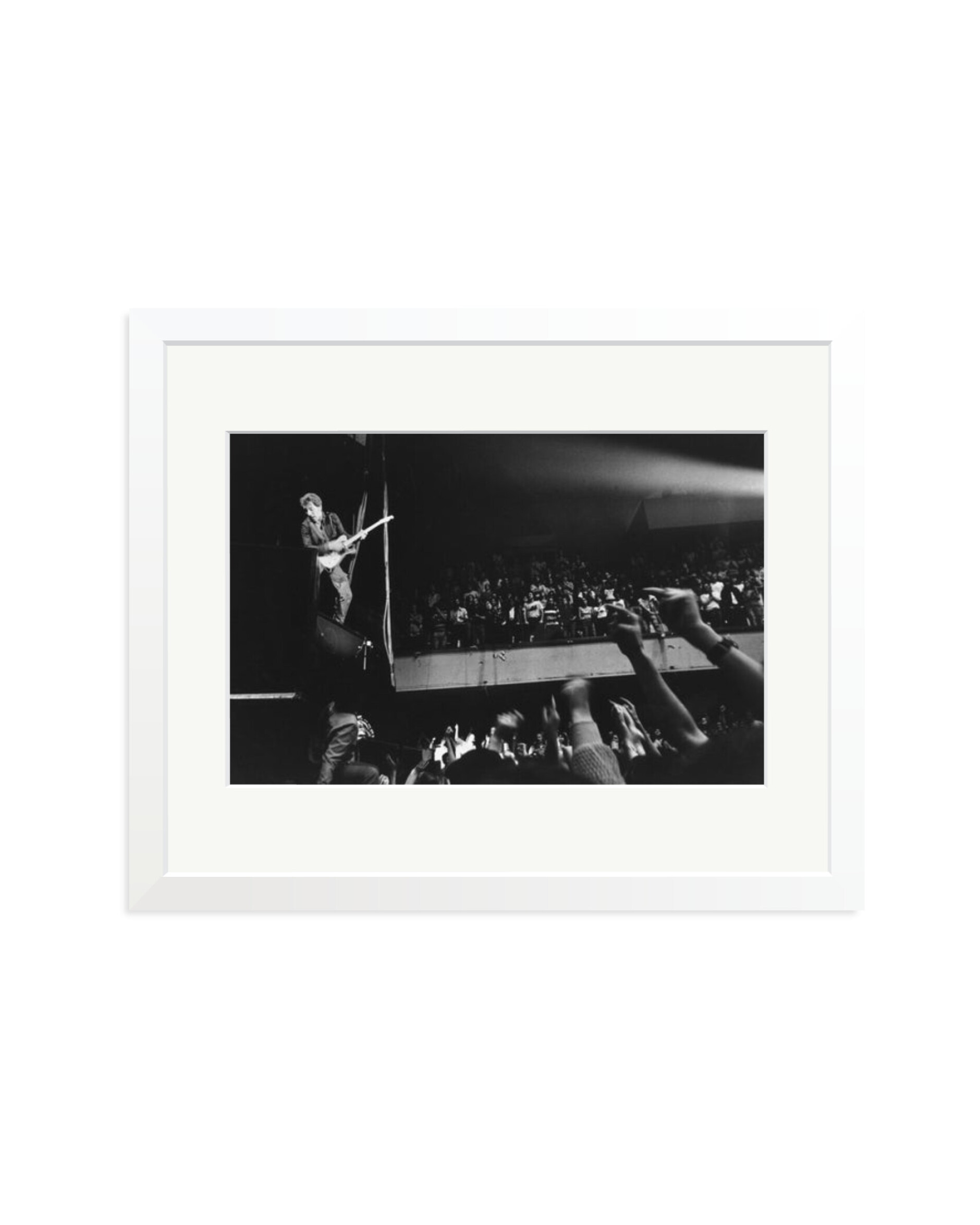 Bruce and his Audience White / Medium