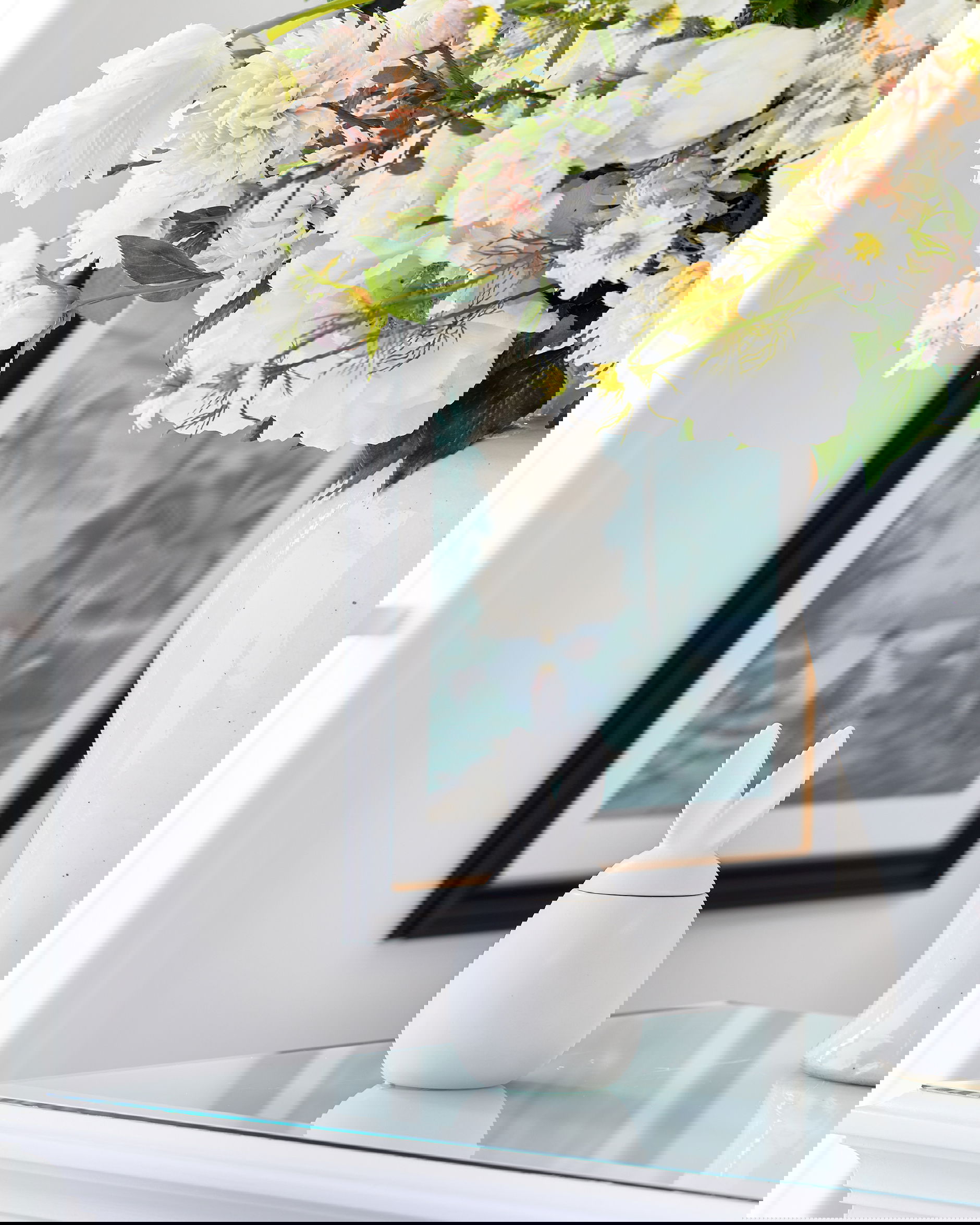 Mona candy hide white