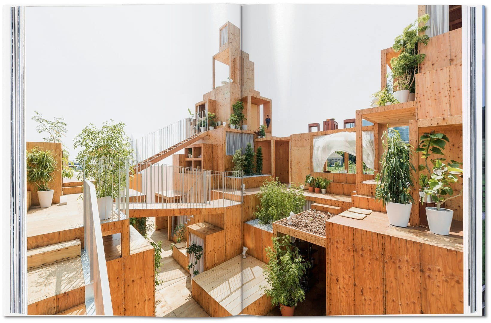 Contemporary Houses. 100 Homes Around the World - Newport