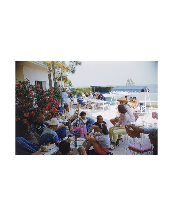 Riviera Crowd