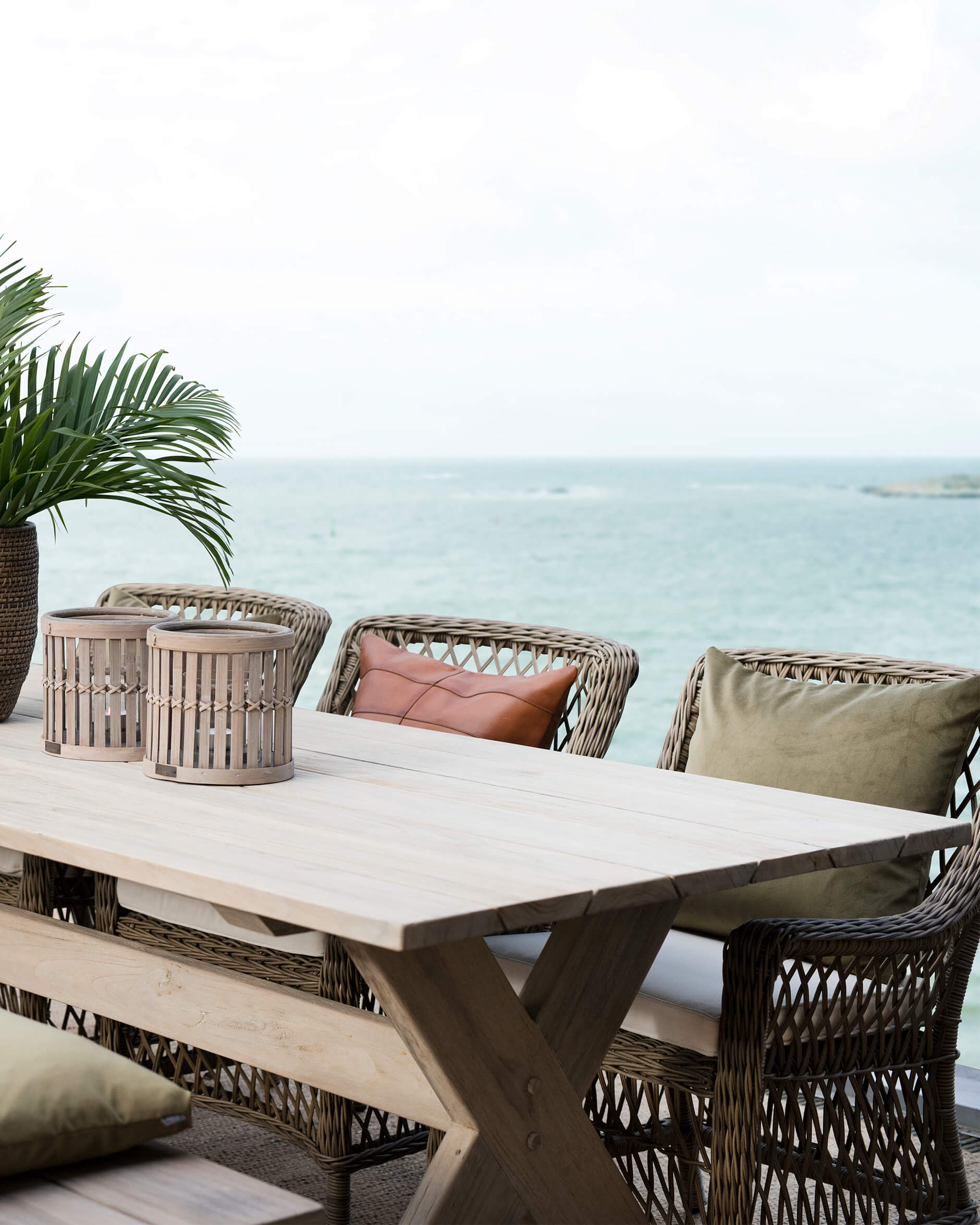 Marbella Armlehnstuhl mit Cross Esstisch