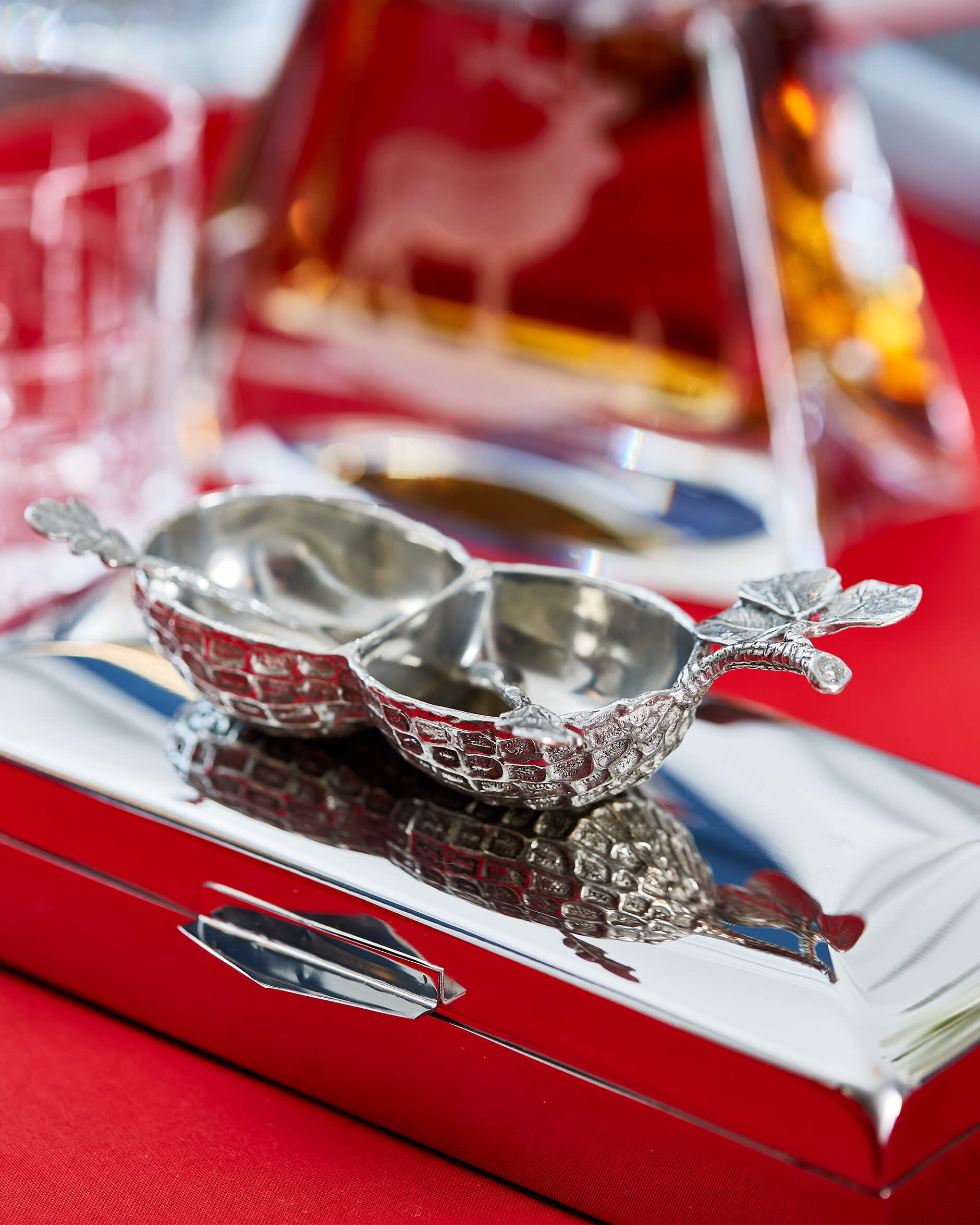 Nöt salt- och pepparskålar tenn