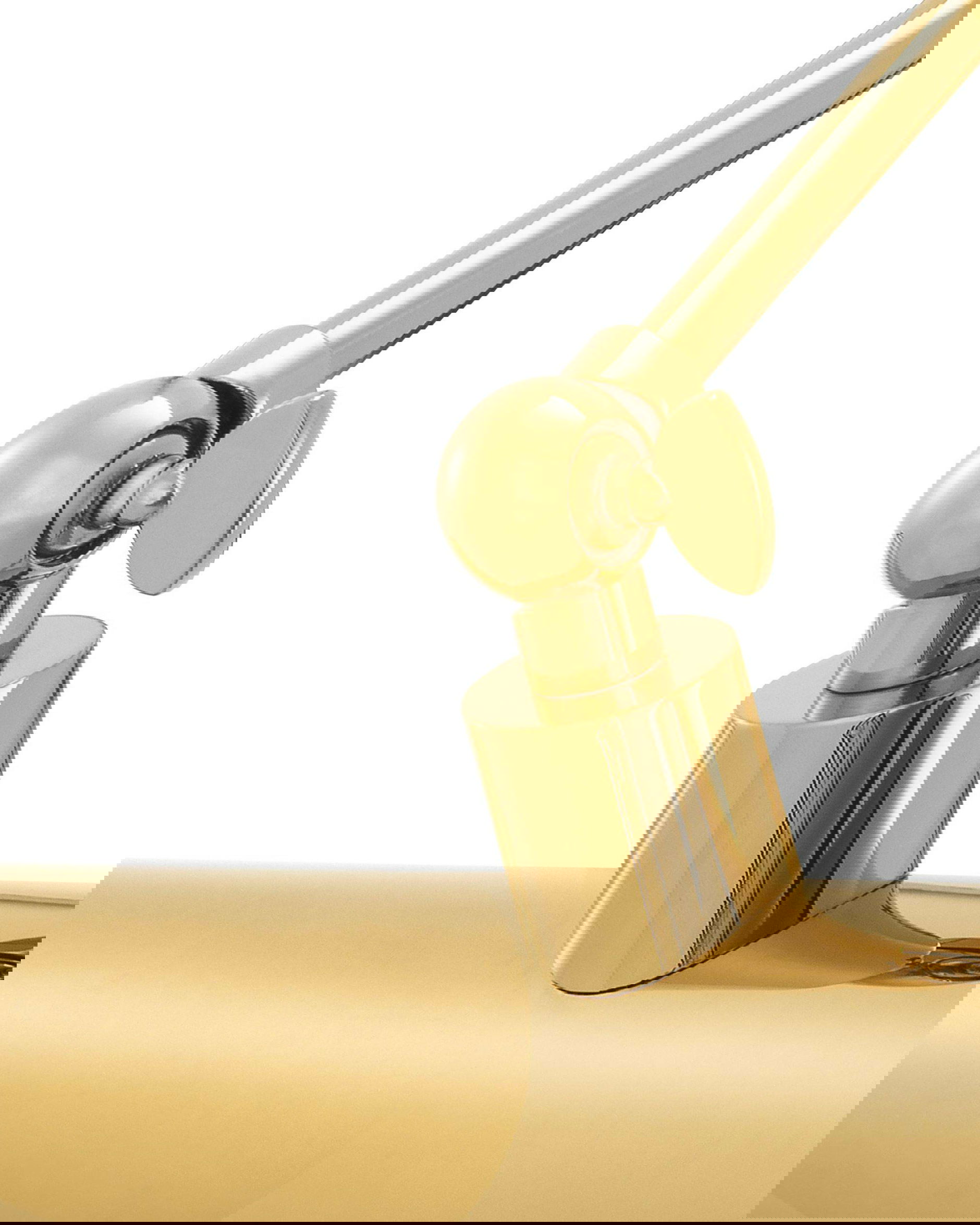 Pacific tavellampa guld