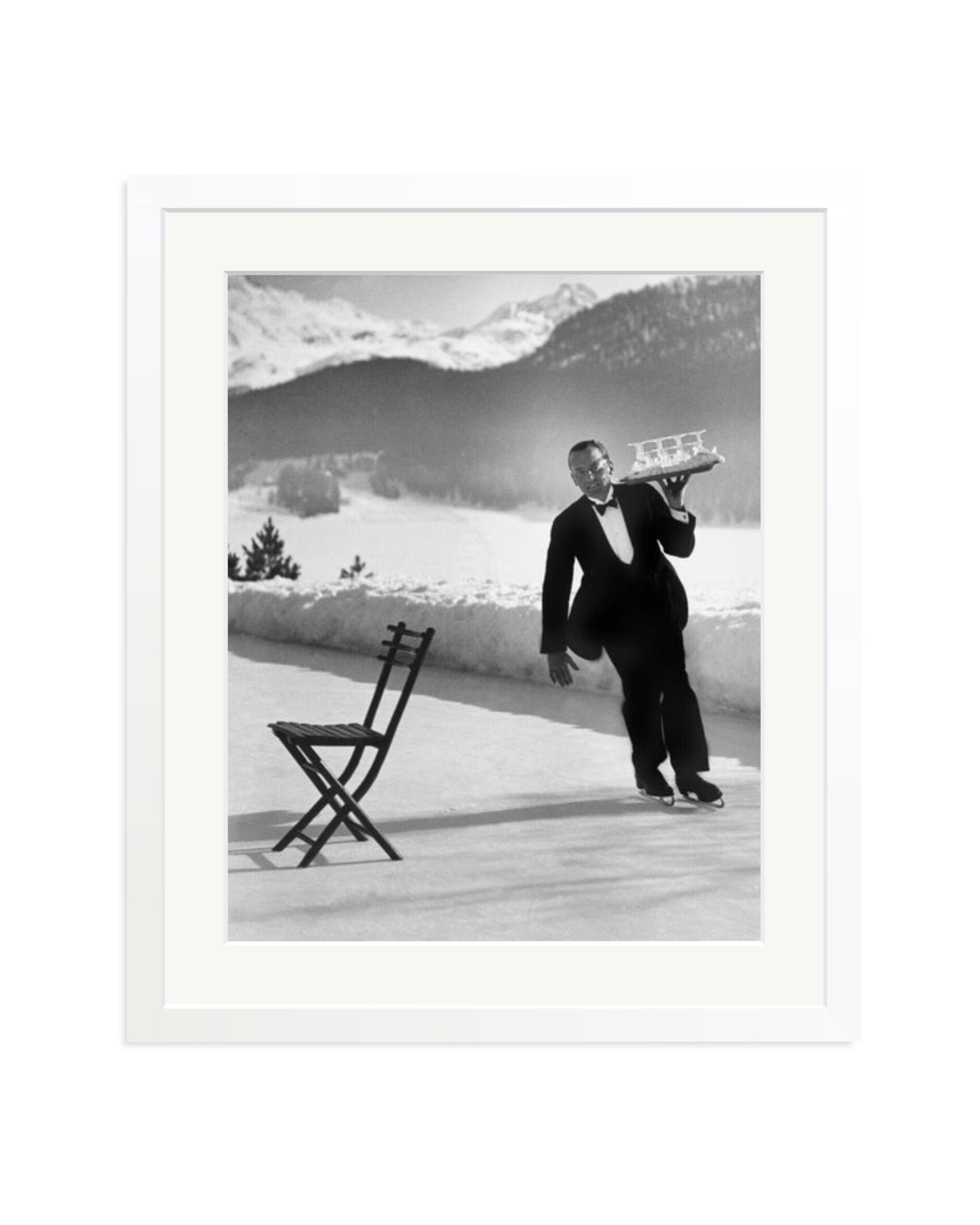 The Waiter's Practice White / Large