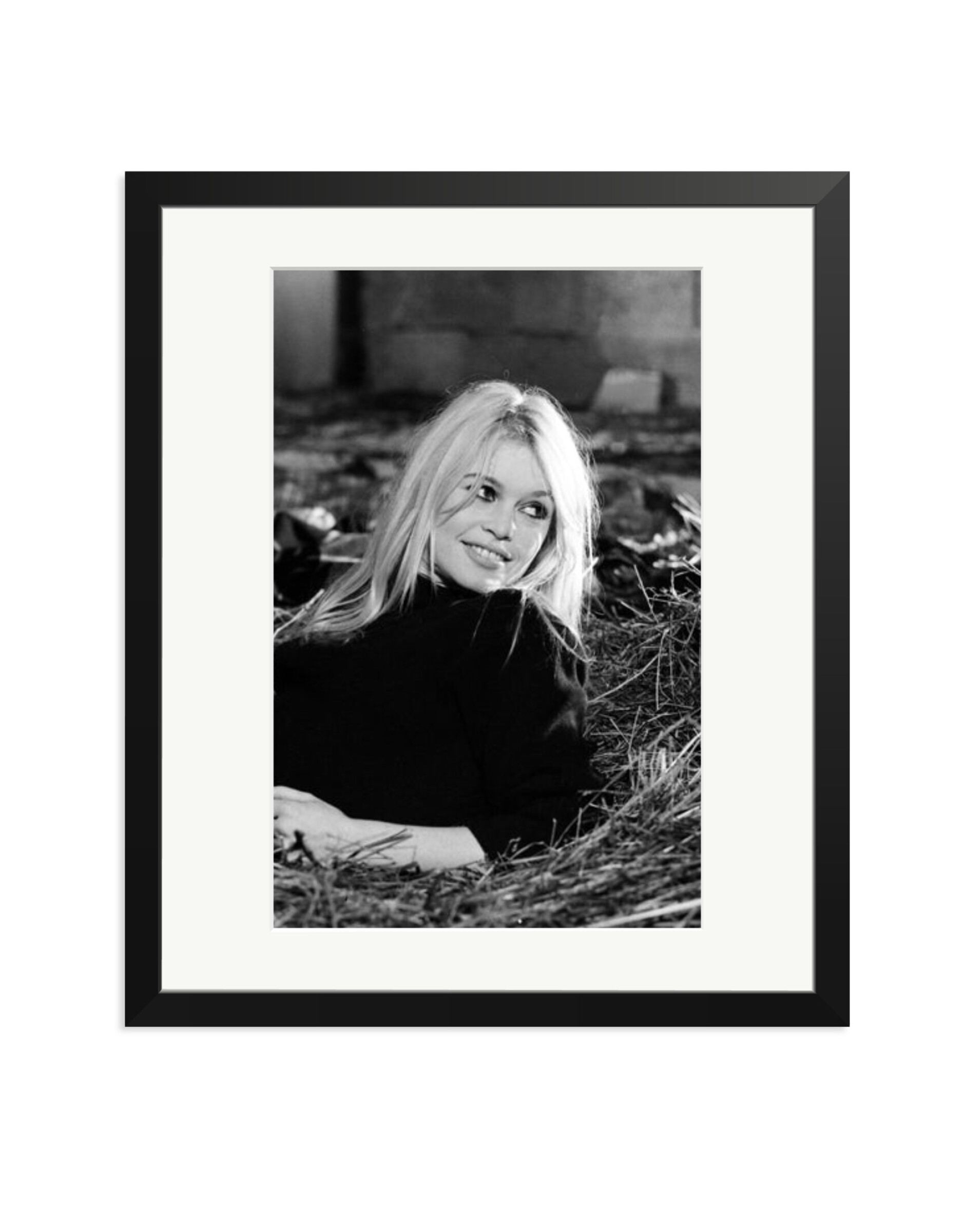 Brigitte on the set of 'A Coeur joie' Black / Large