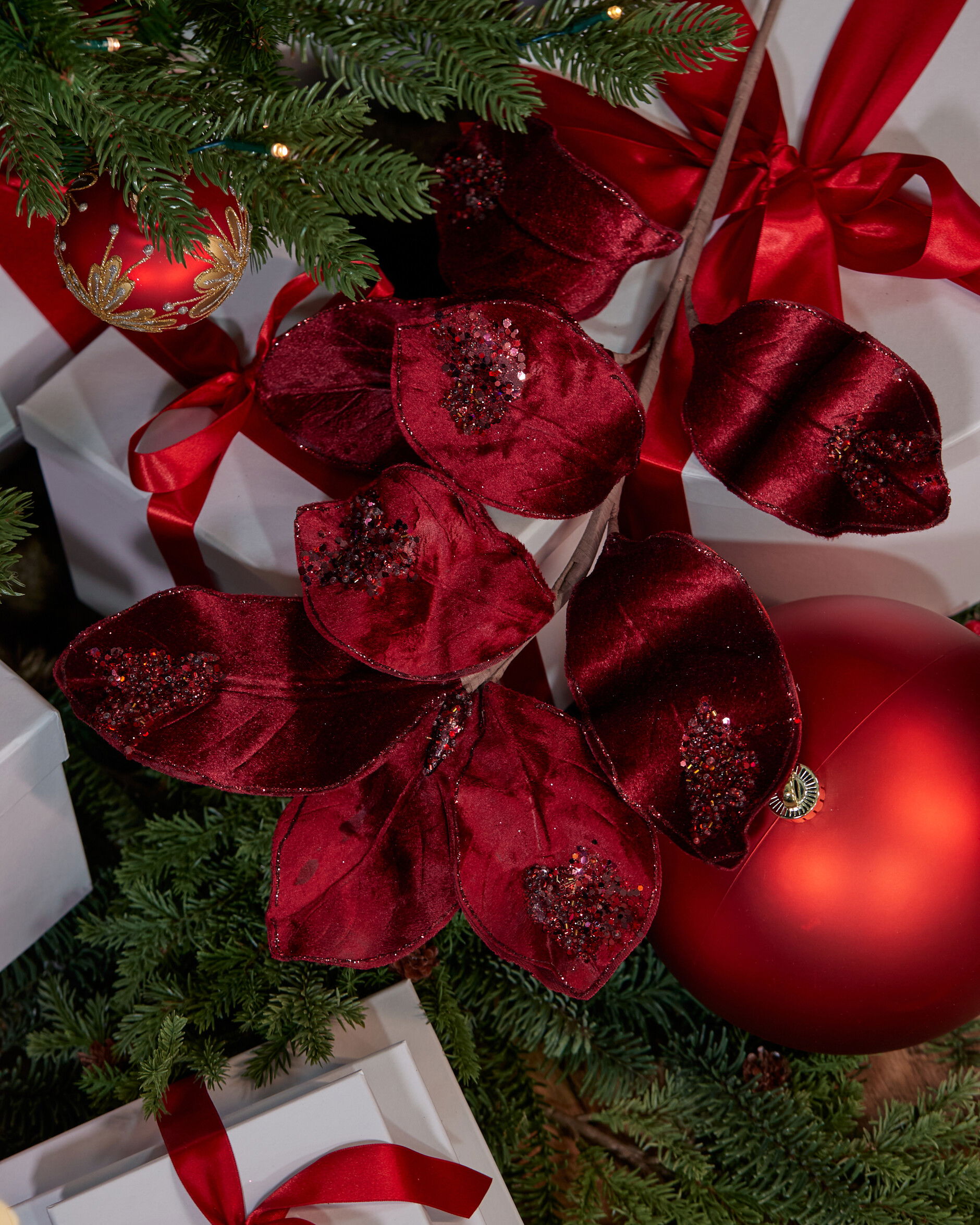 Magnolia Leaves dekorationsgren vinrød