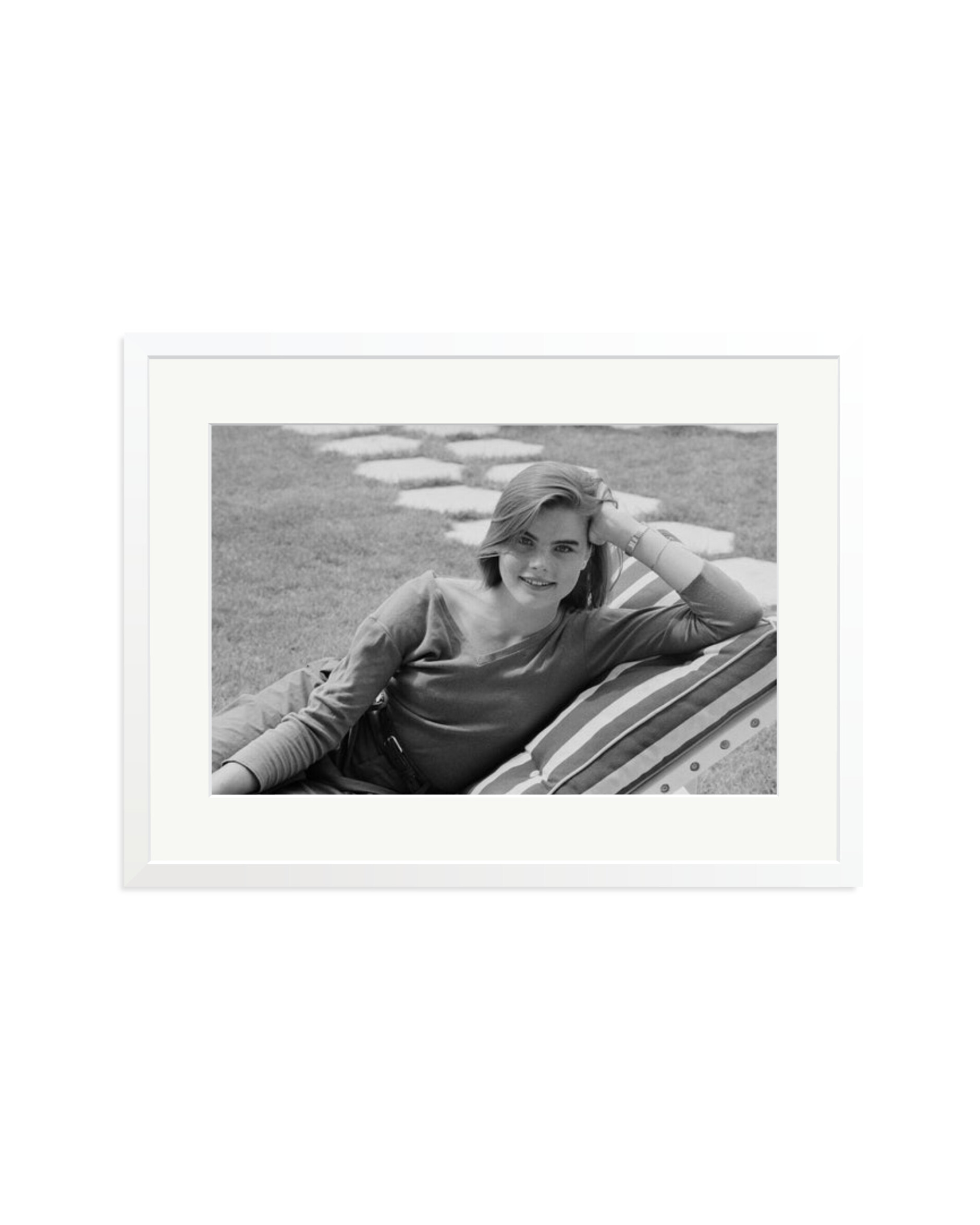 Mariel Hemingway White / XL