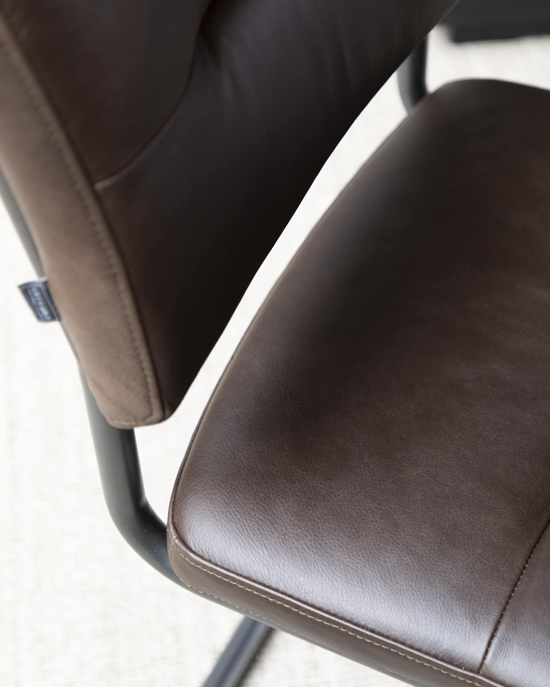 Caspian matstol läder espresso