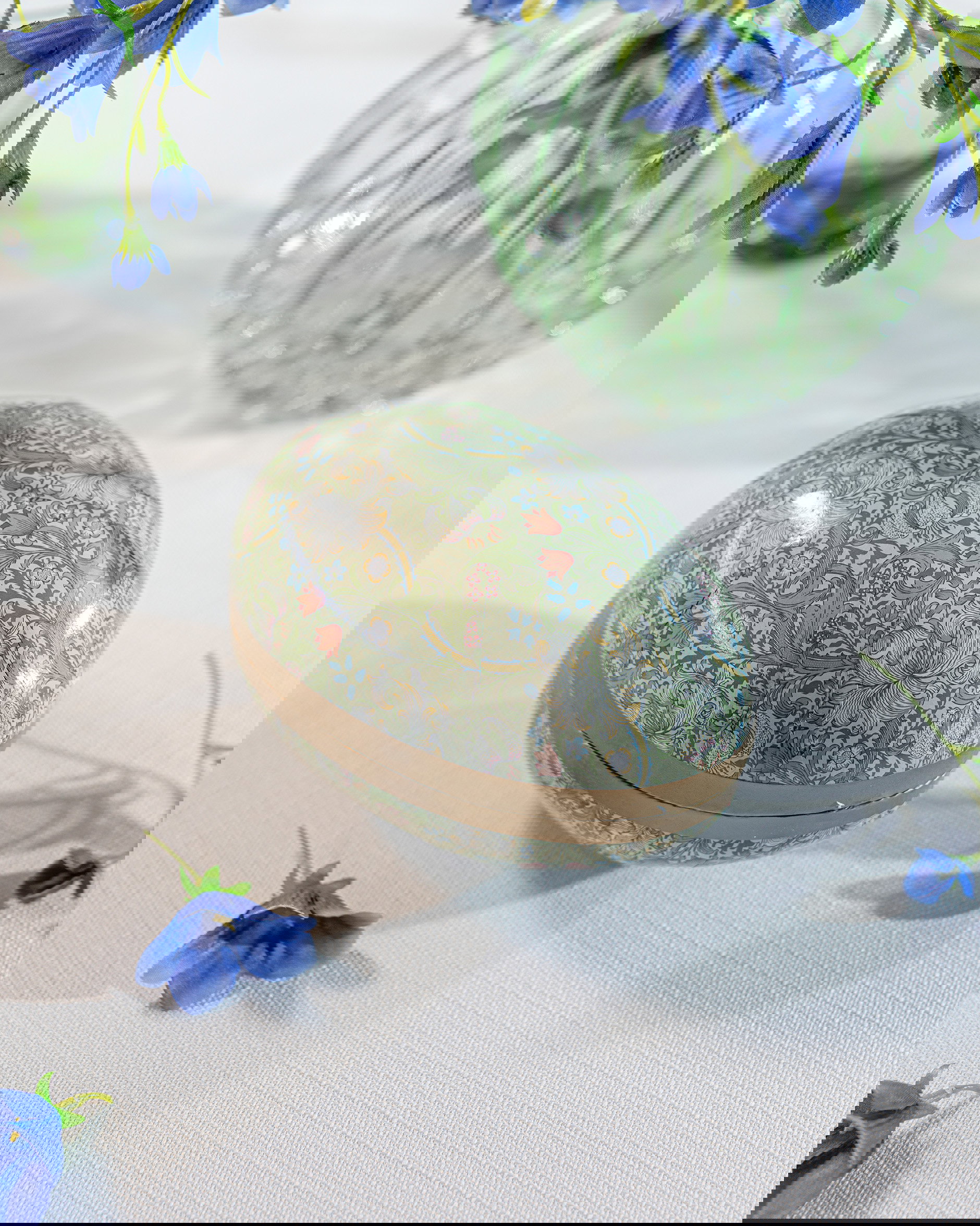 Golden Lily påskägg