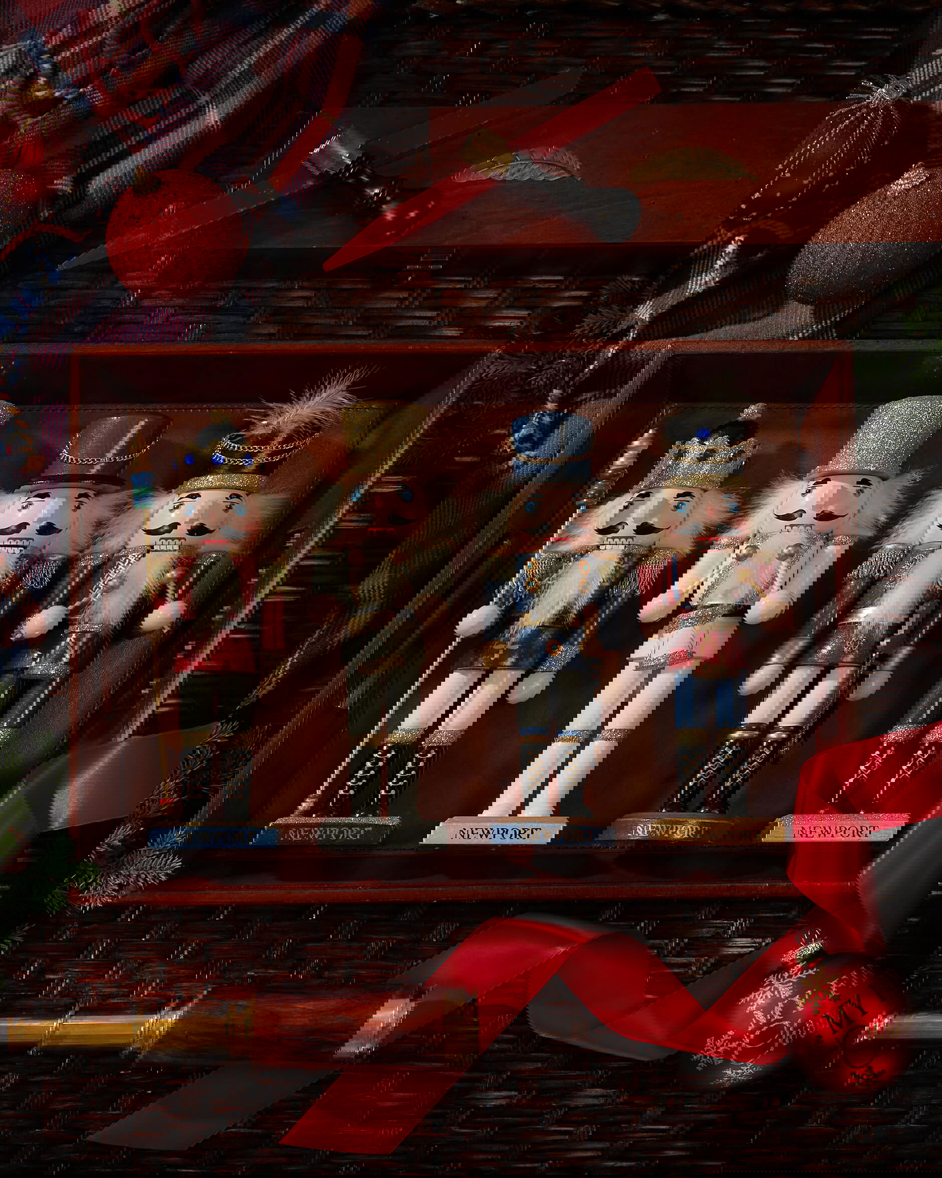 Lincoln Nutcracker Red/Blue 25cm