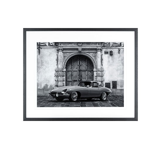 Roaster in front of a Classic Palace