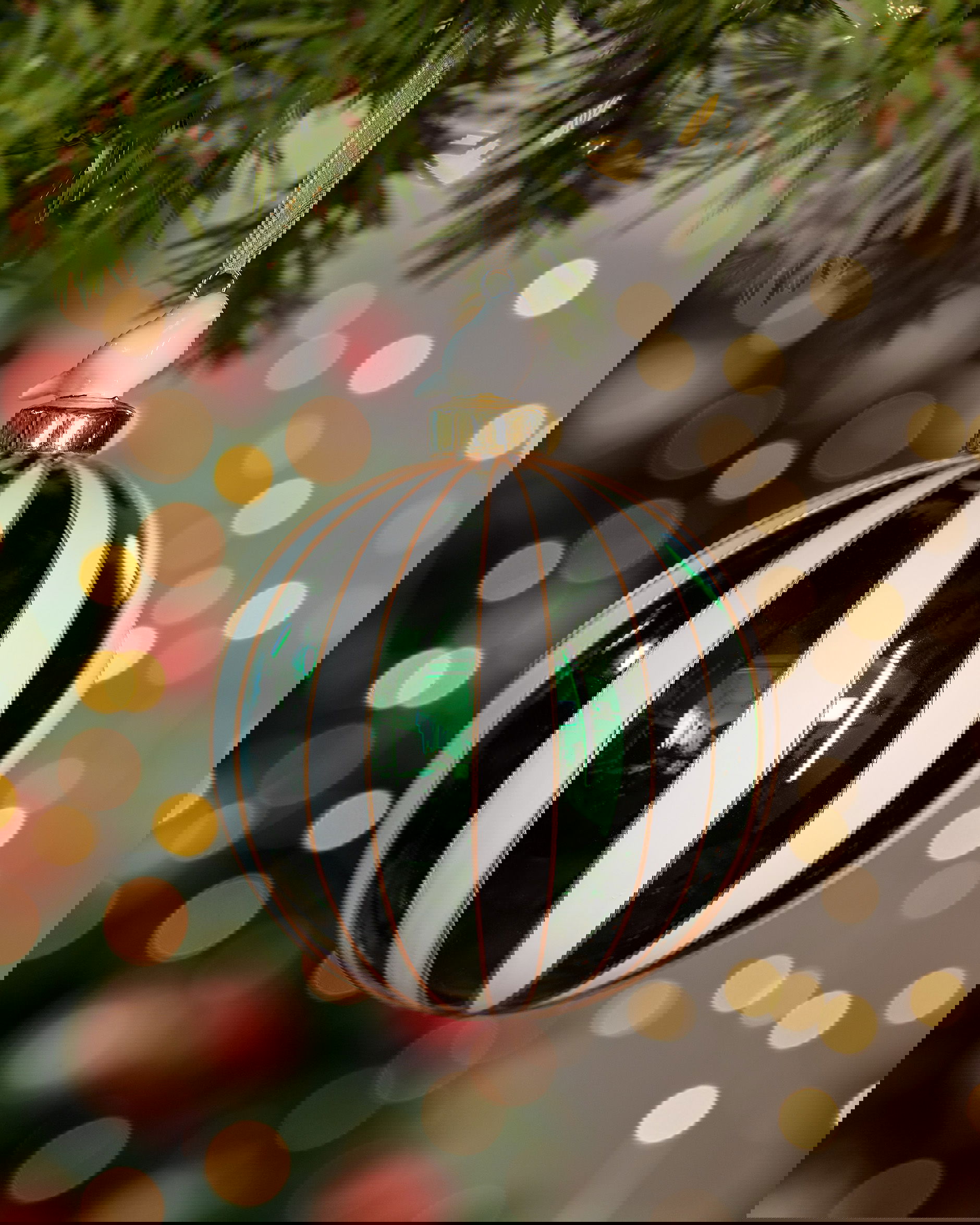 Snow White Robin Bauble Green/White 10cm