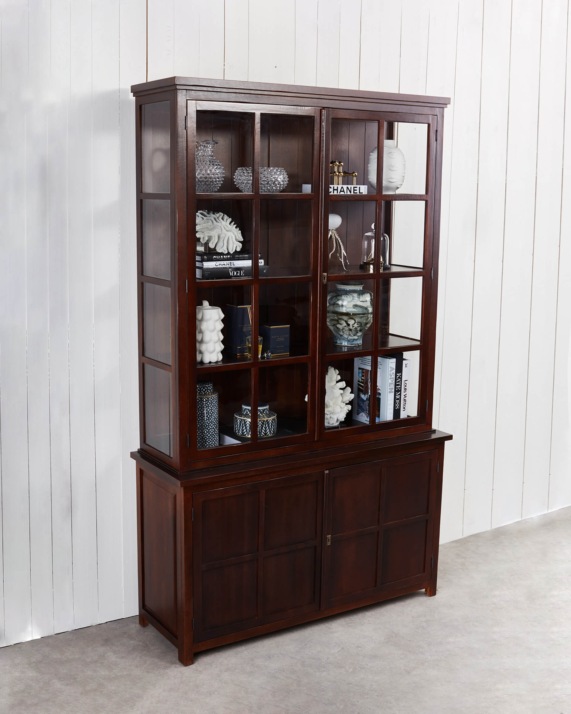 Rhode Island vitrinskåp noble newport brown