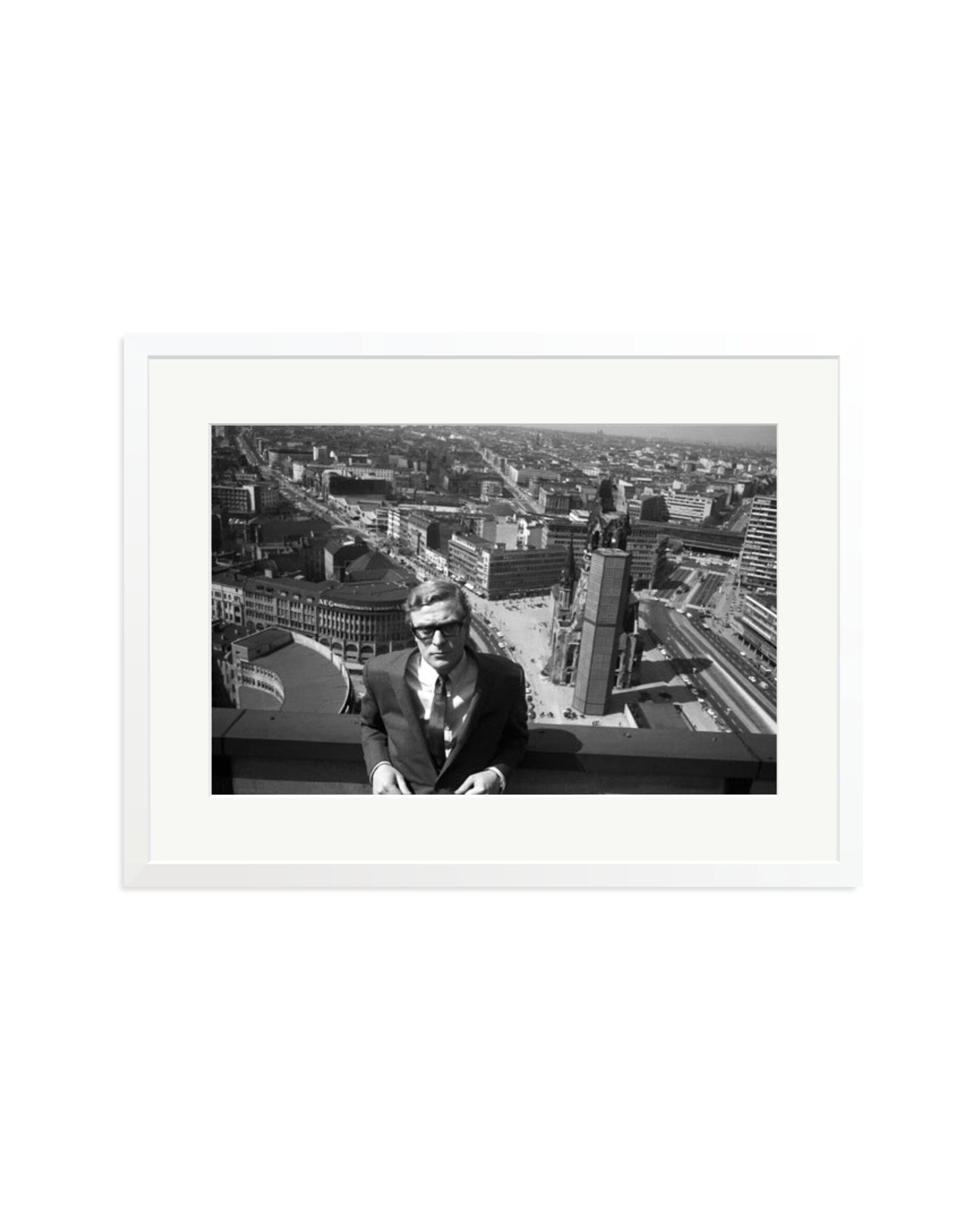Caine, Funeral in Berlin White / XL