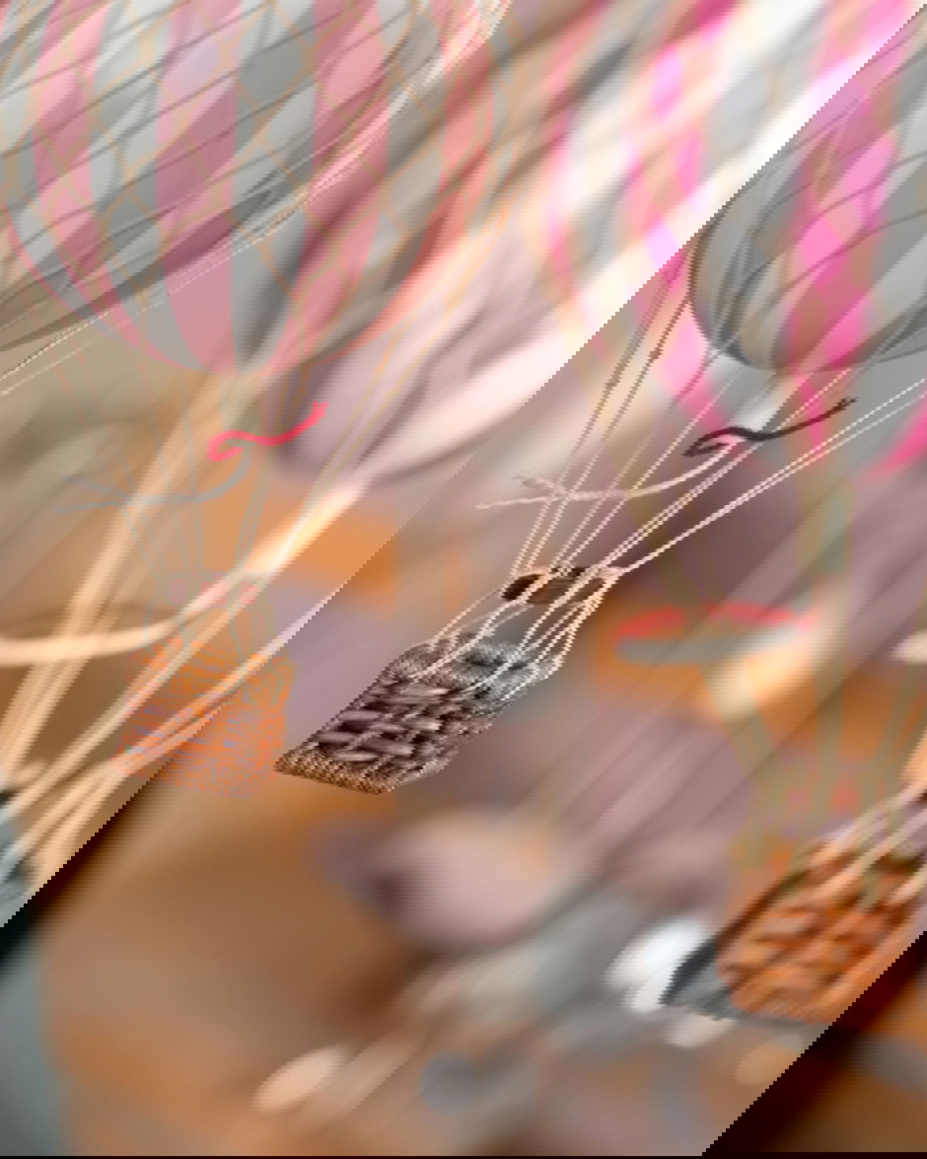 Mobile Flying Skies, vaaleanpunainen